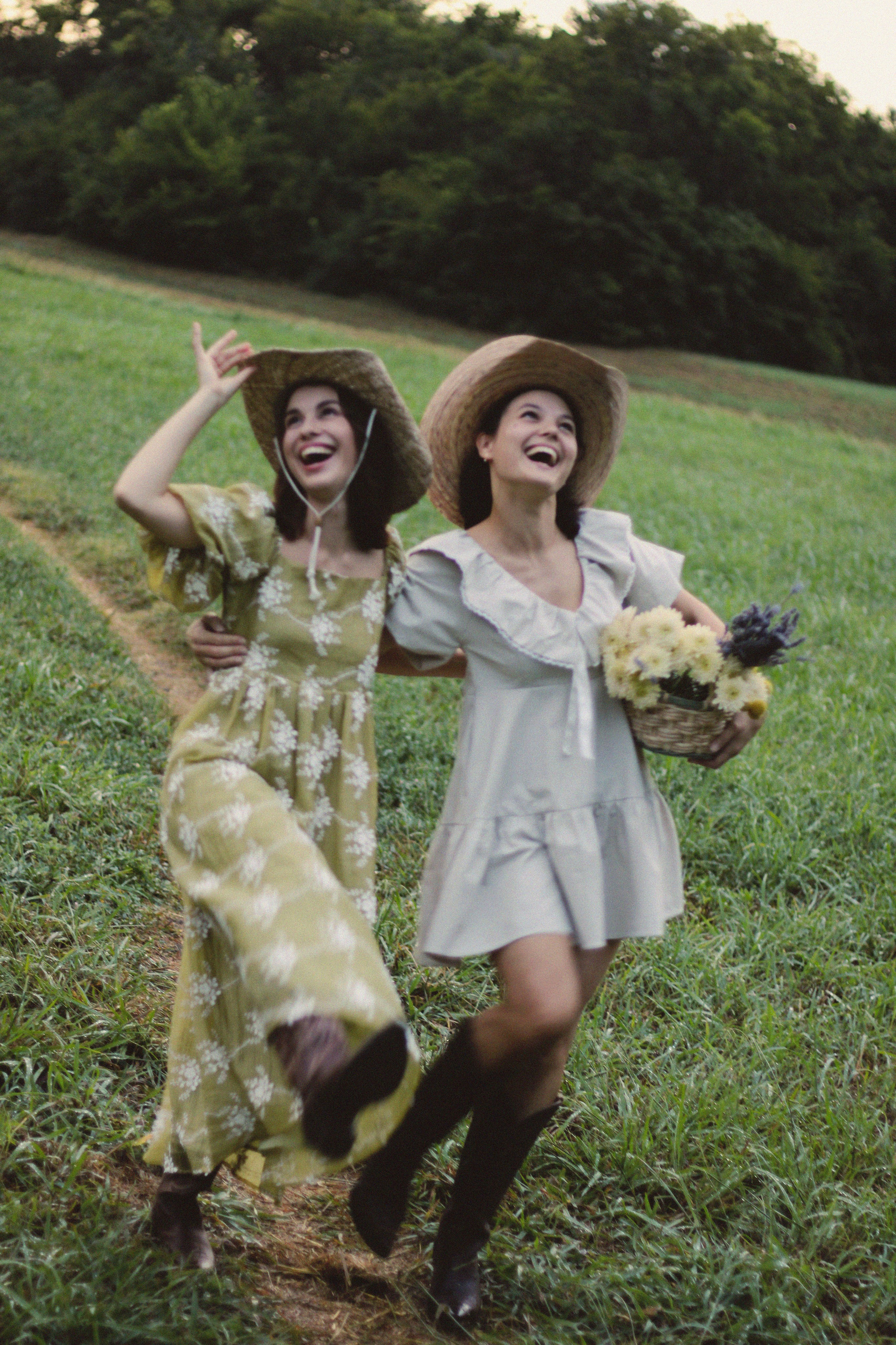 Countryside cowgirl-style portrait photoshoot. Lana Petrychenko — Portrait & Family Photographer. Valencia, Spain