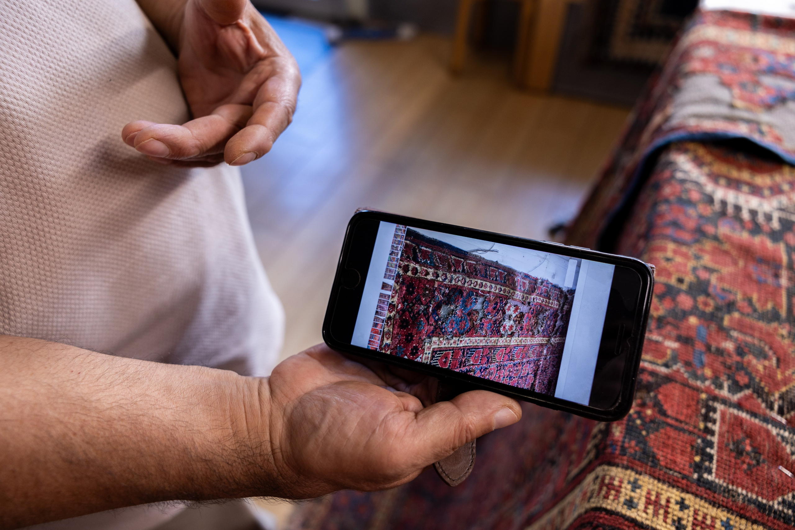 Teppichrestaurator, Salzburg, 2024. Guzel Kolobova| Fotografin| Salzburg