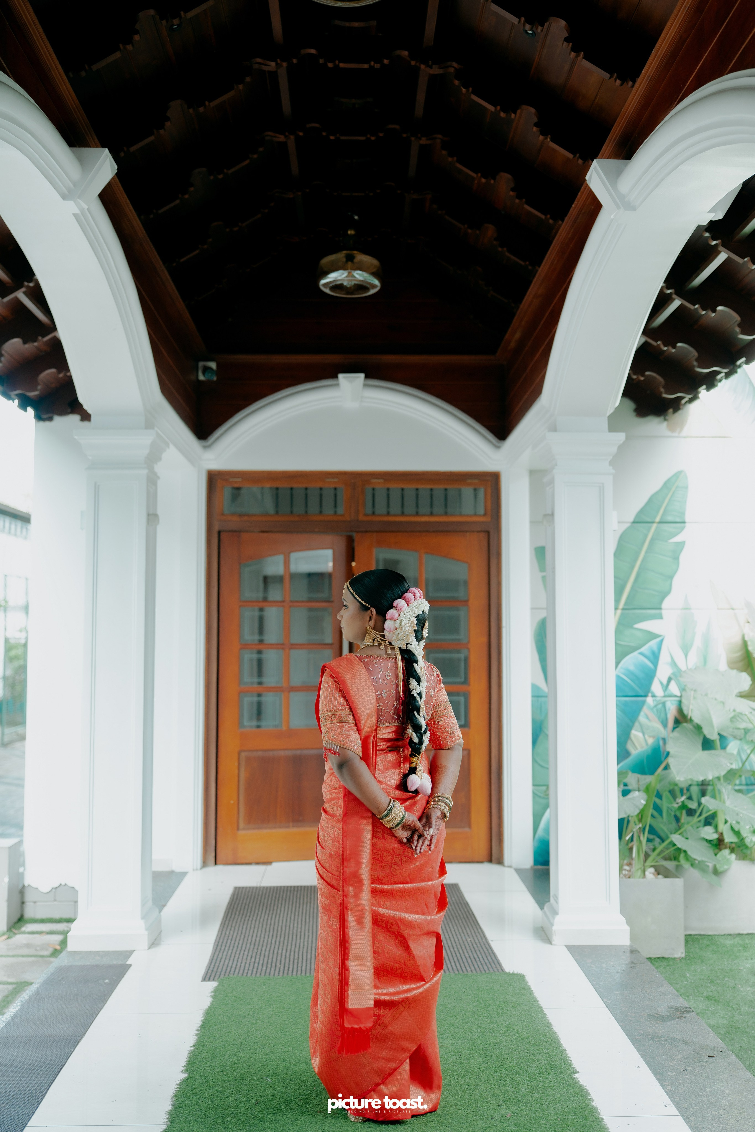 Traditional Kerala Hindu Wedding Ft. Anusree & Vishnu. Fine art Wedding Photographers in India & Canada