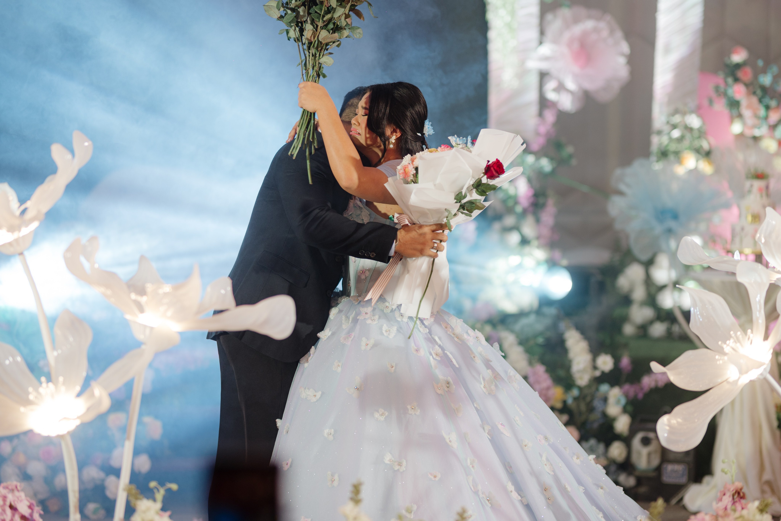 Debuts. Woody Weddings