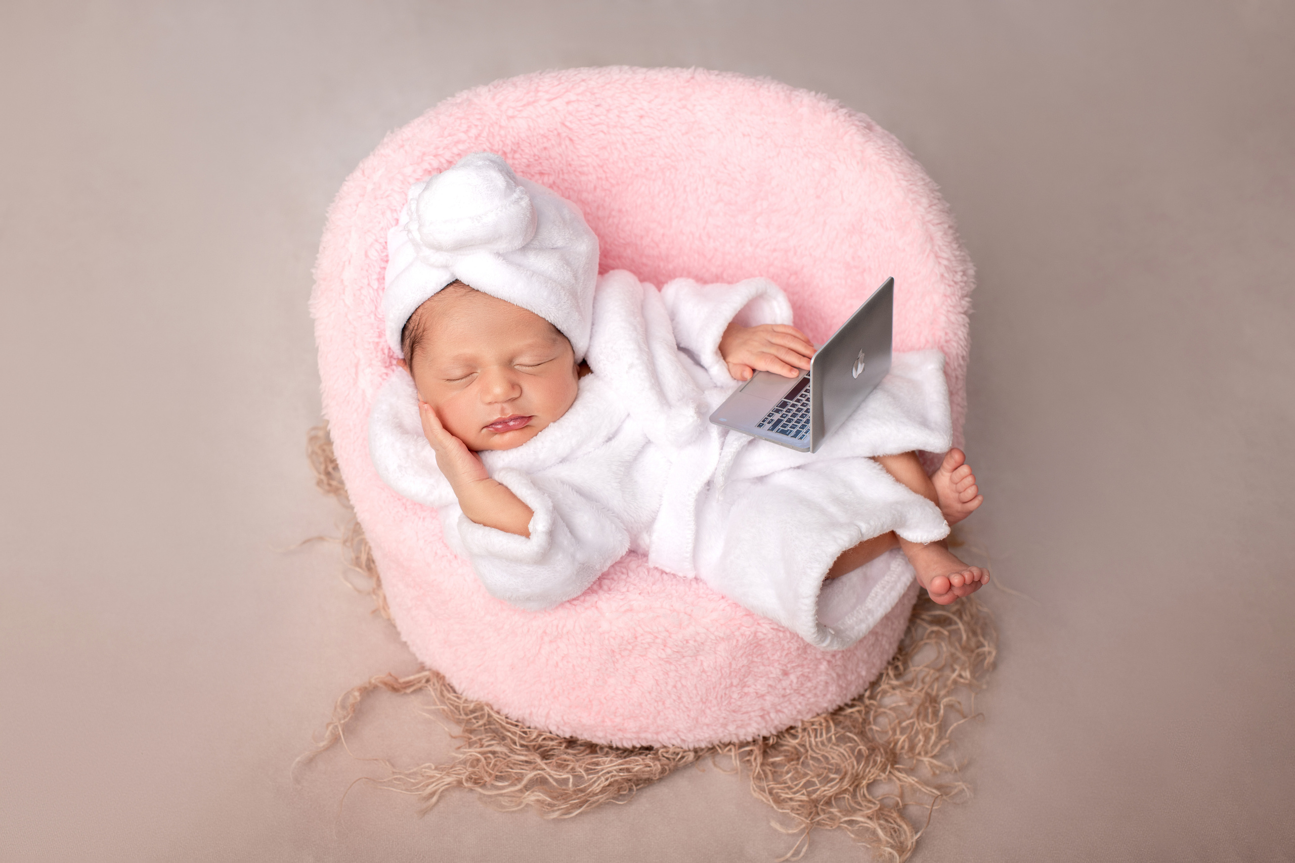 Newborn. Newborn photographer Sacramento