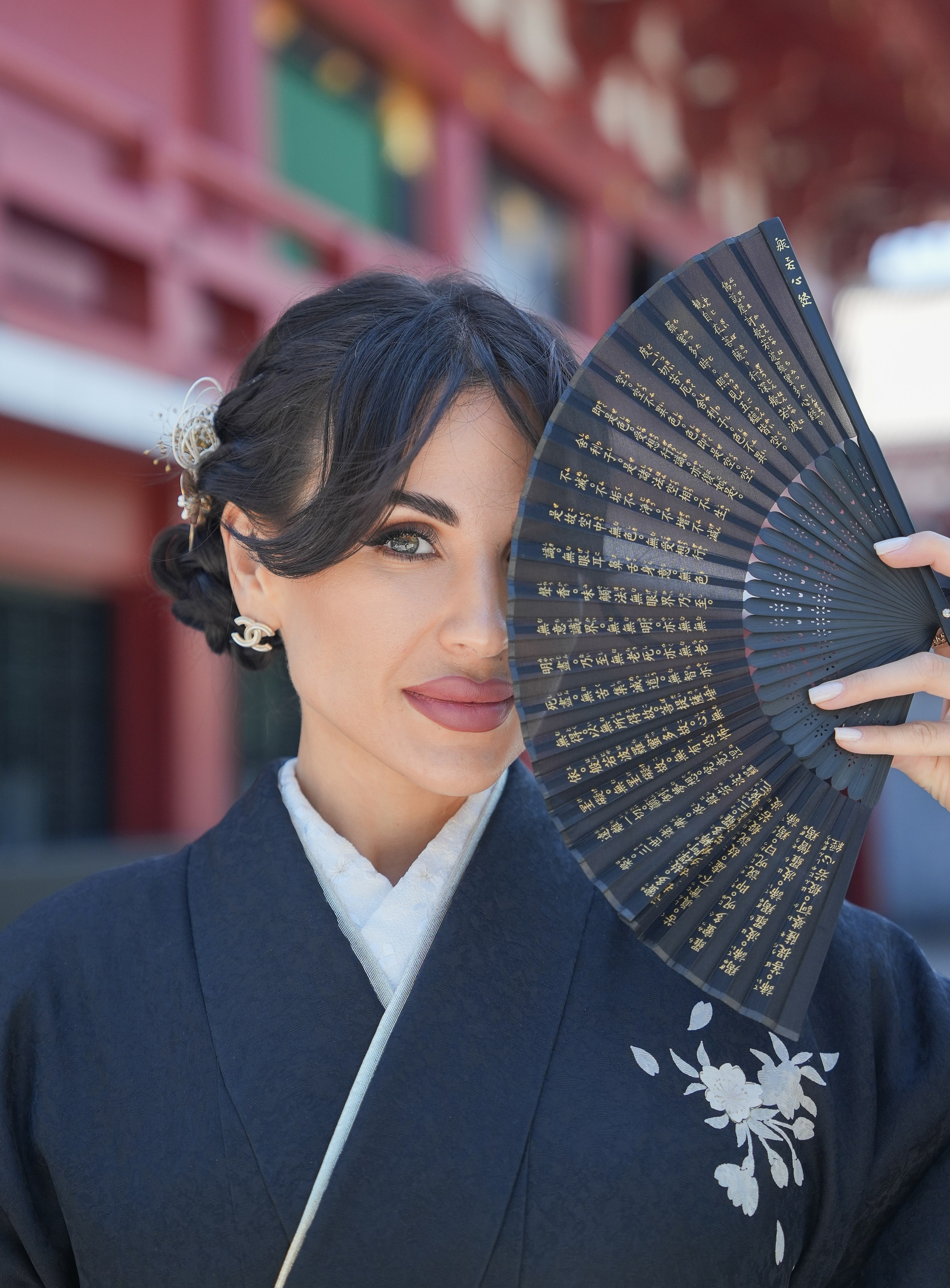 Съёмка в Кимоно возле храма. Фотограф в Токио Япония