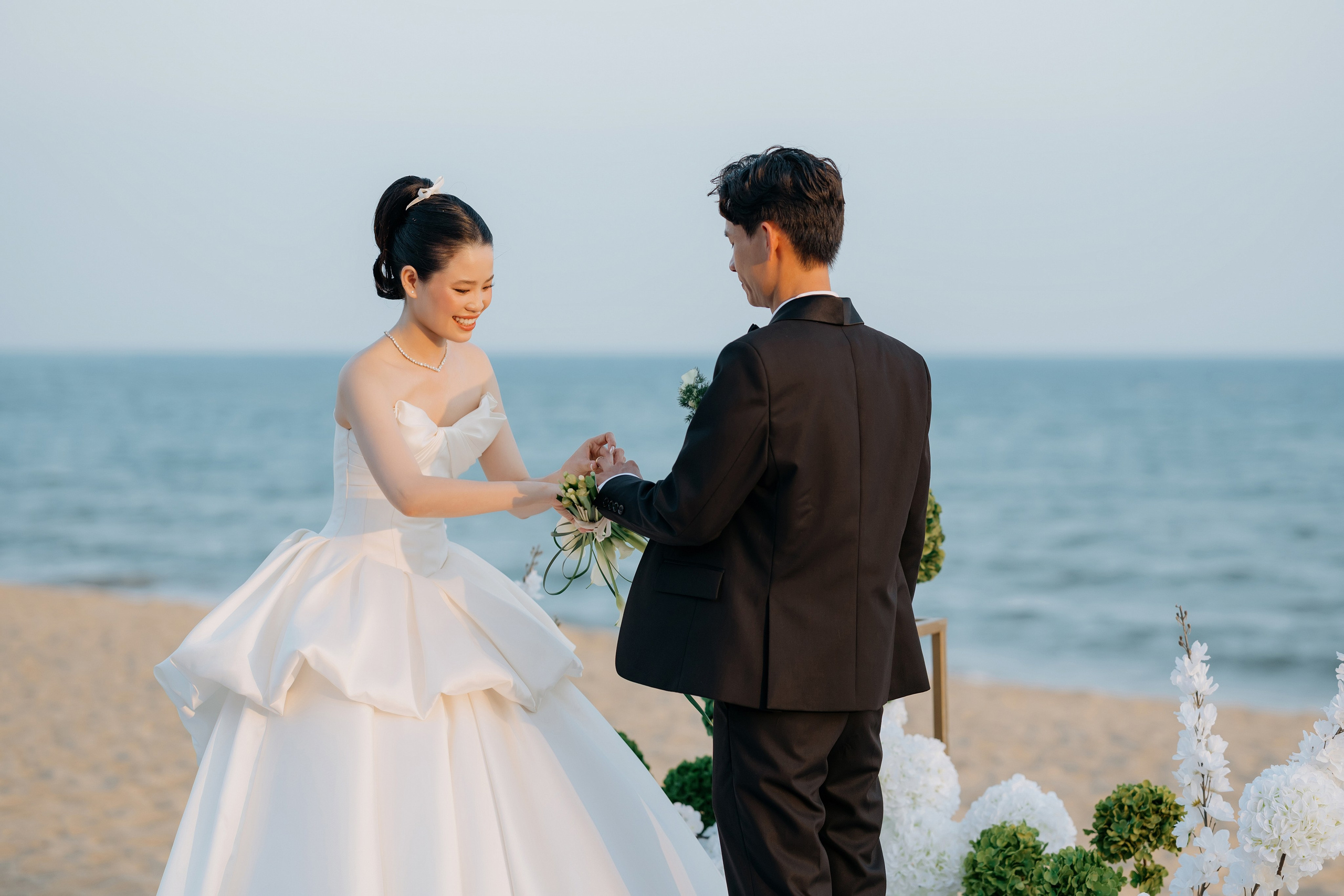 DIEU & THINH/Destination Wedding. Nhiếp ảnh gia đám cưới hàng đầu tại Thành Phố Hồ Chí Minh