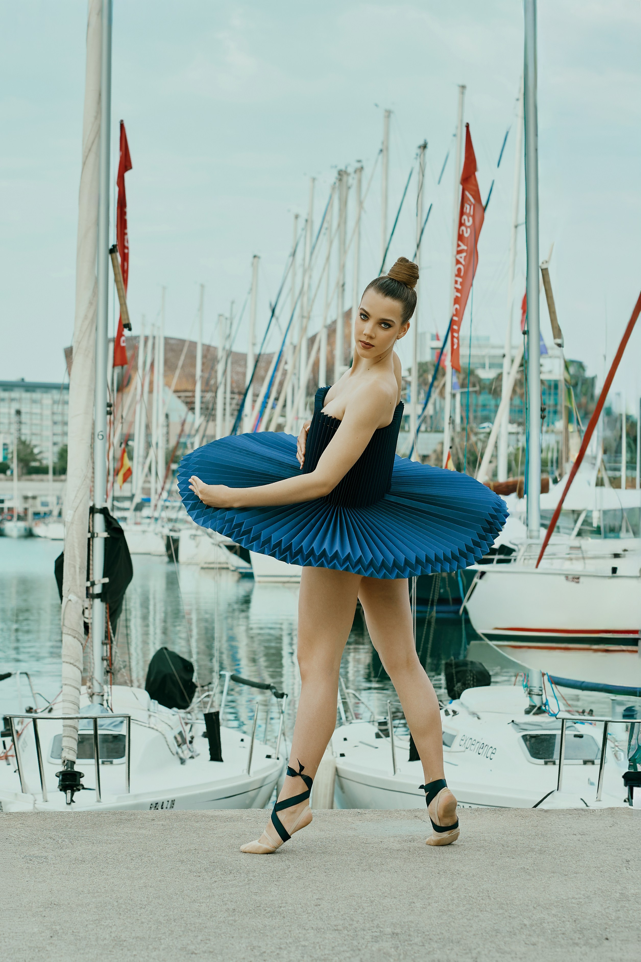 Барселона. Бумажное платье. Фотограф в Барселоне Жанна Захарченко