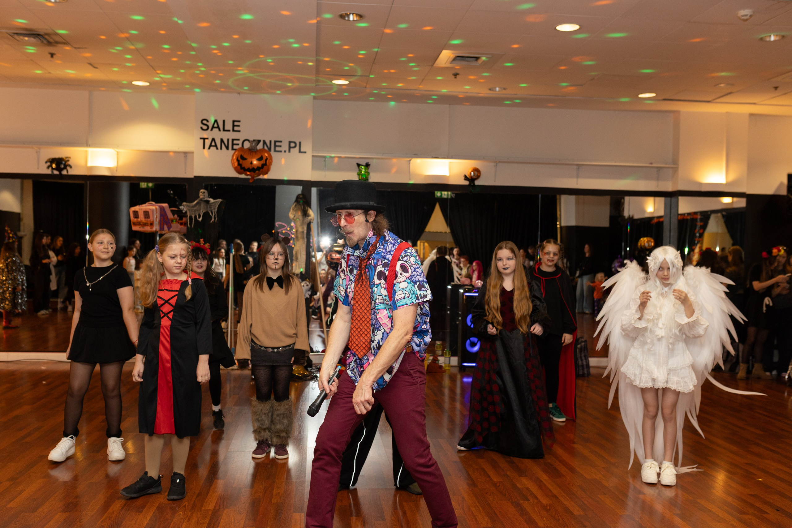 Leo dance studio Helloween 2025. Семейный и детский фотограф в Варшаве Мила Бобровская