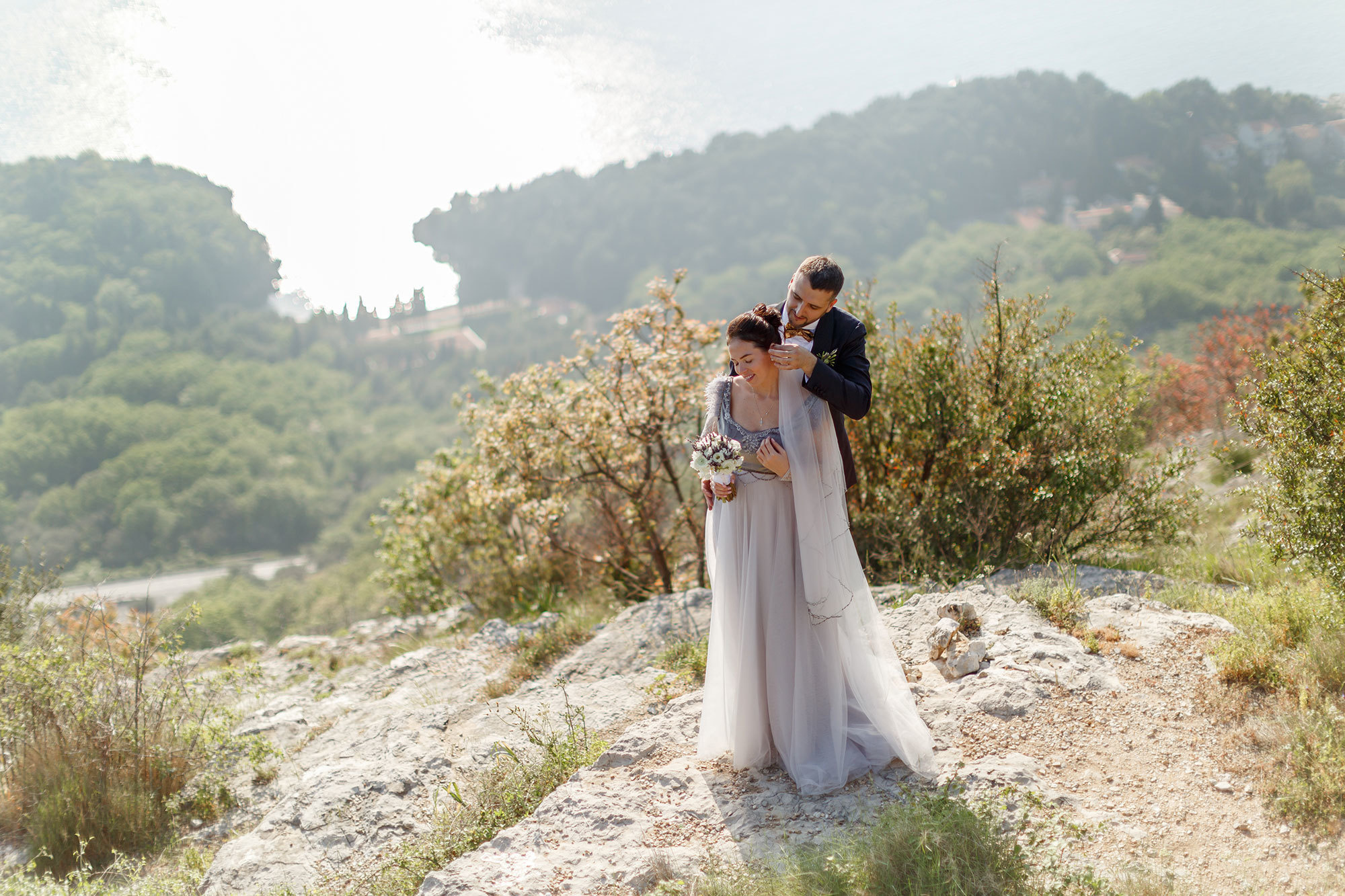 Schönheit der Bucht von Budva und der Insel Sveti-Stefan