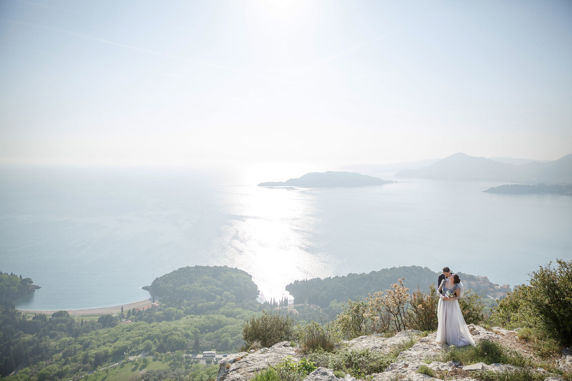 Schönheit der Bucht von Budva und der Insel Sveti-Stefan
