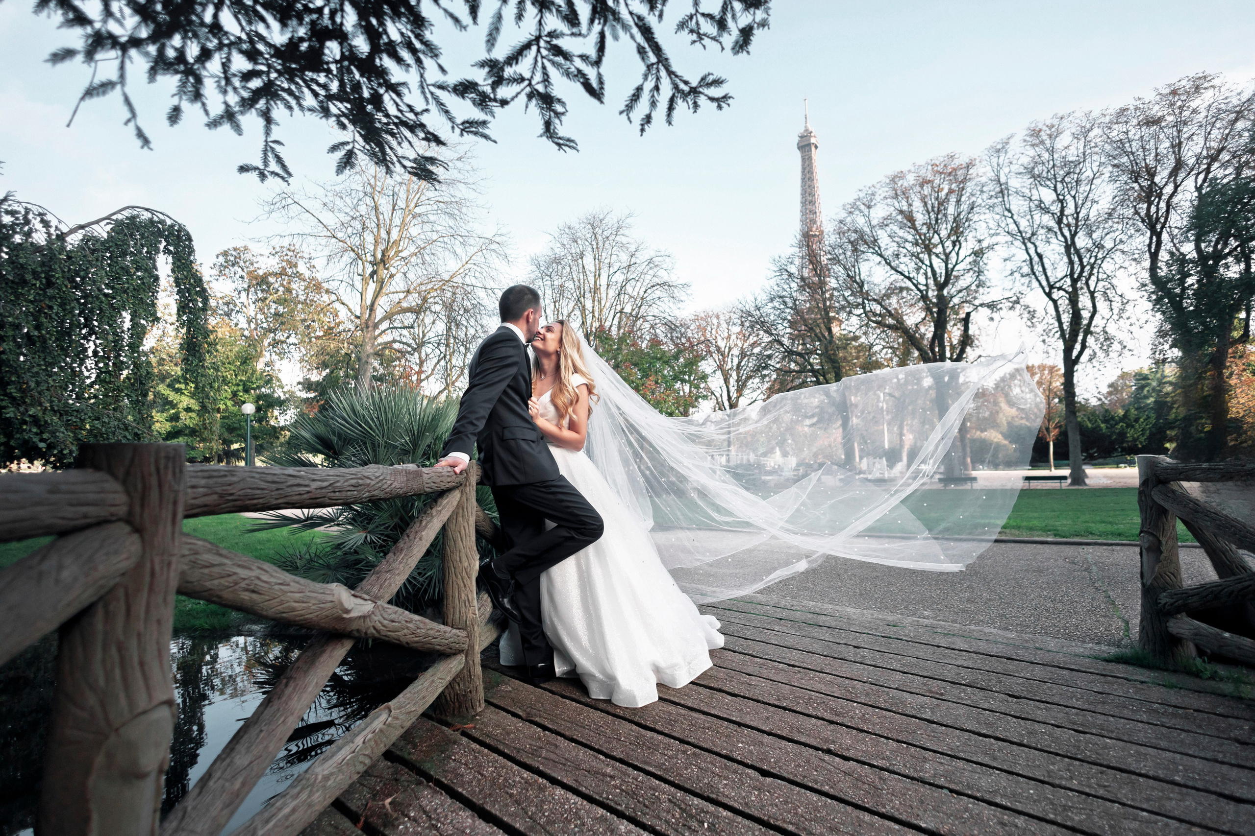 Eiffel Tower / Trifan & Raluca. Wedding, event and family photographer in Paris, Emilian Olaru