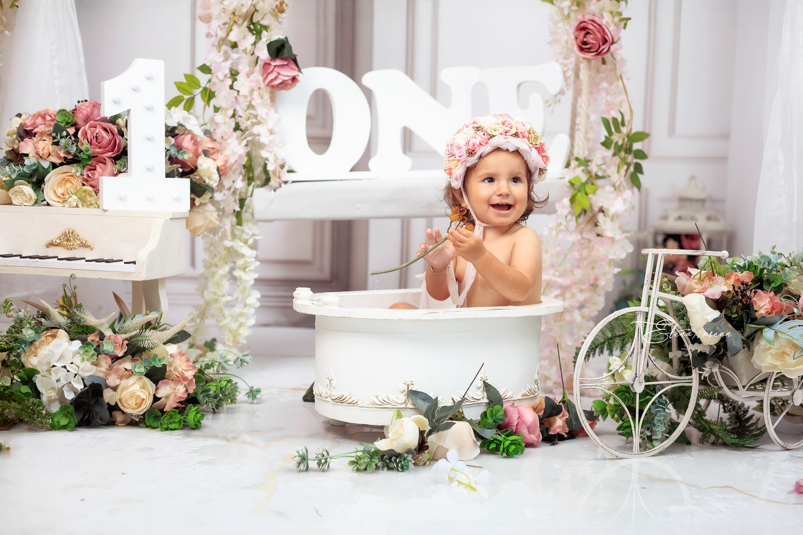 Smash the Cake - Un an de iubire in imagini. Elena Mascan – Fotograf newborn, maternitate, portret, smash the cake & branding personal | La Femme Studio Photograpy|Constanţa