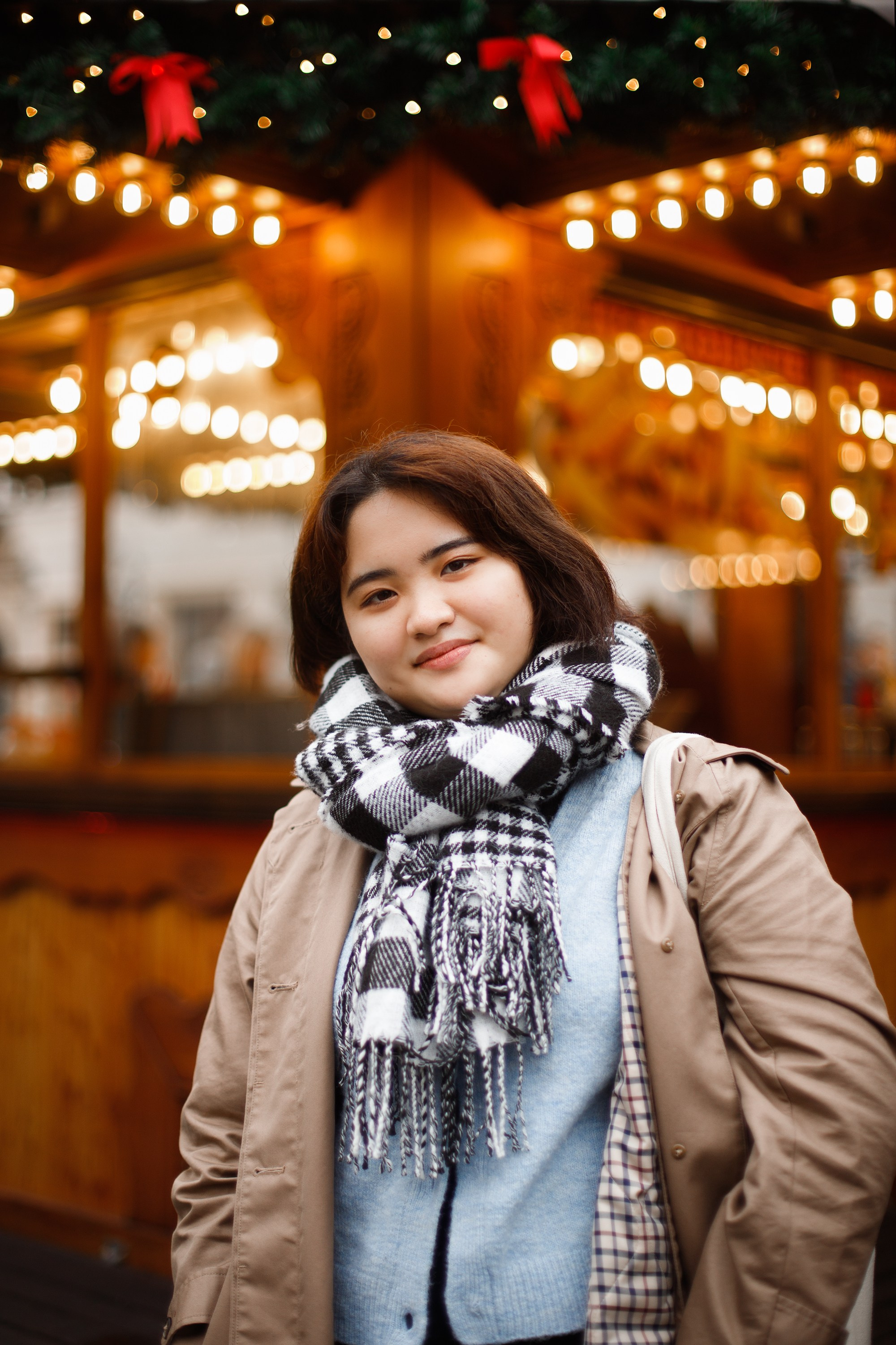 Misaki at christmas market. Kaja | fotograf psów we Wrocławiu