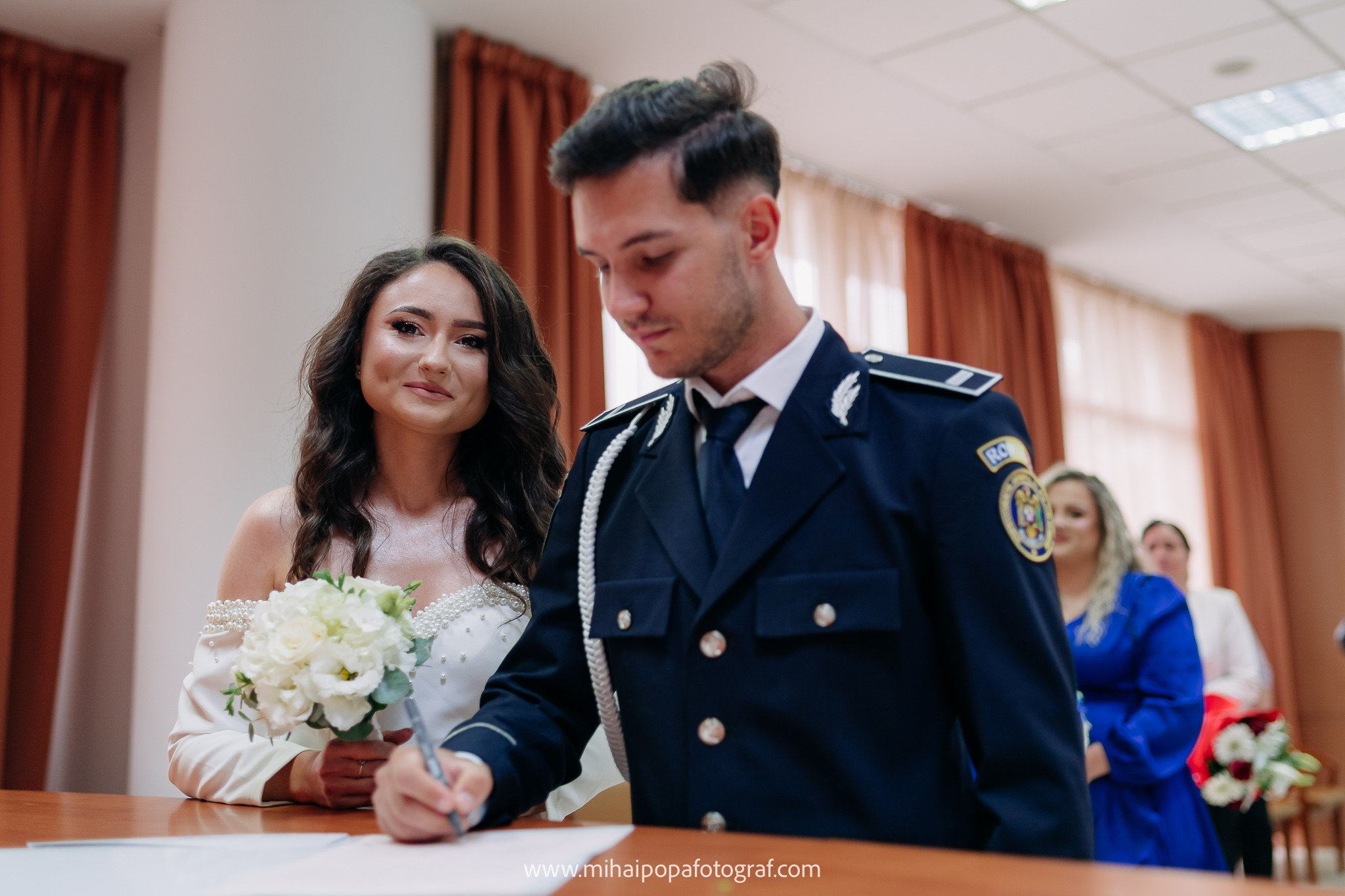 Fotograf Cununie Civilă în București - Mihai Popa Fotograf. Fotograf Nuntă & Botez București - Mihai Popa | Dincolo de oameni, imortalizez emoții!