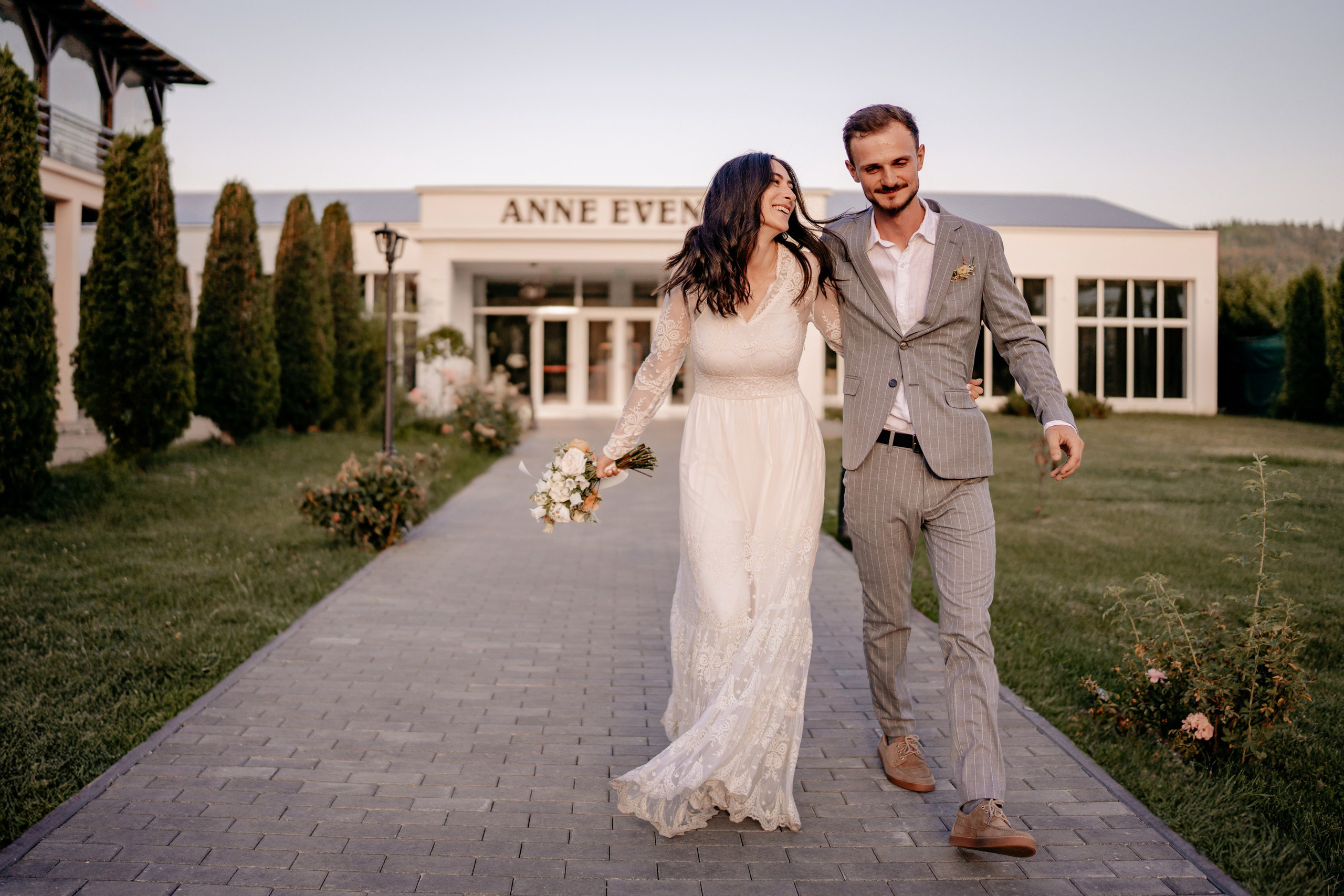 Nunta la The Gate (Darmanesti. Bacau). Raw Studio. Fotograful tau de nunta!