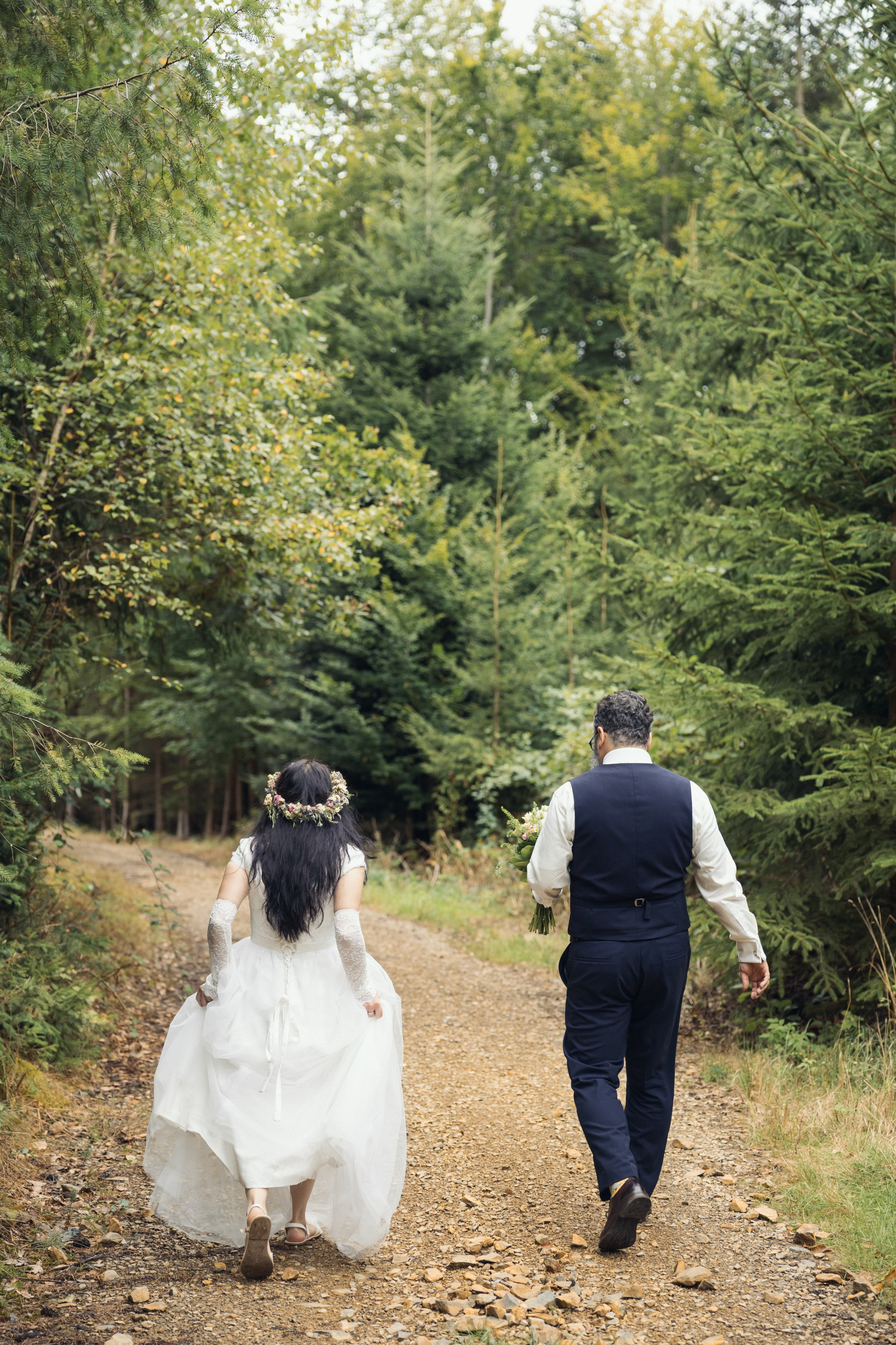 vatební fotograf Písek zachytil polibek novomanželů – opravdové city a romantika v přírodě