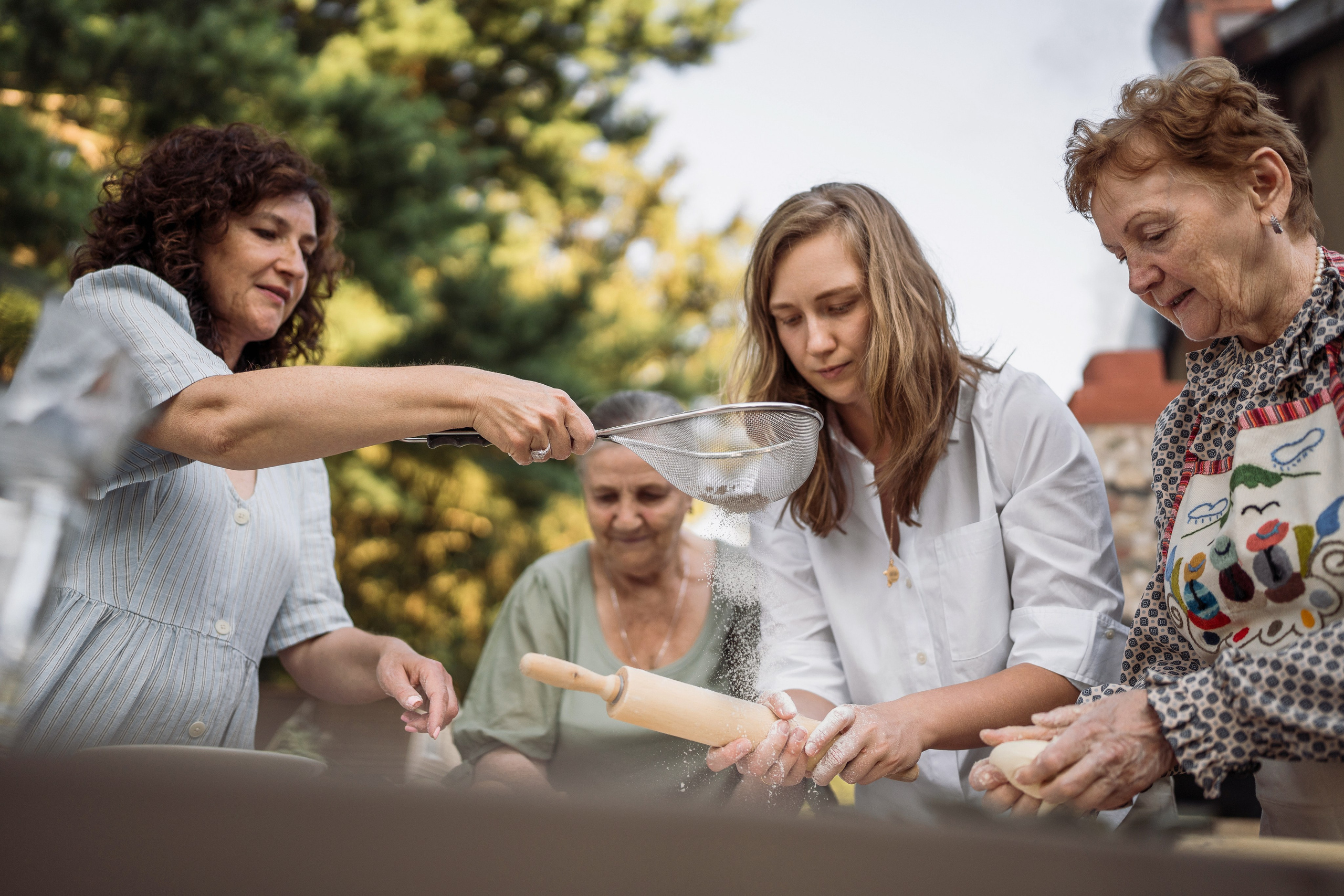 Large Family Photoshoot at Home – Generational Memories. Alisa Tant — Family and newborn photographer Bucks County, Montgomery county, Philadelphia, NJ