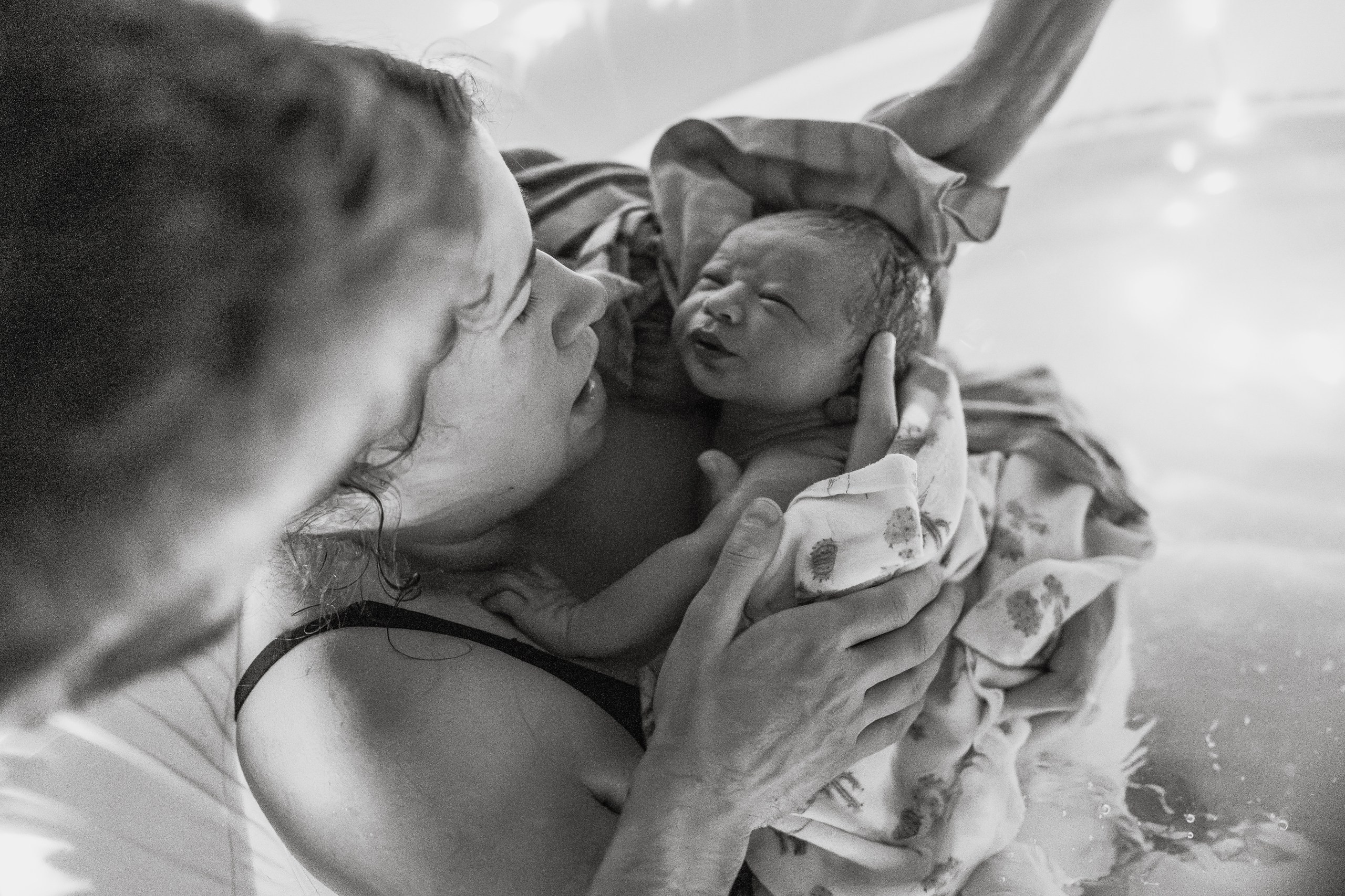 Home birth. Alisa Tant — Family and newborn photographer Bucks County, Montgomery county, Philadelphia, NJ