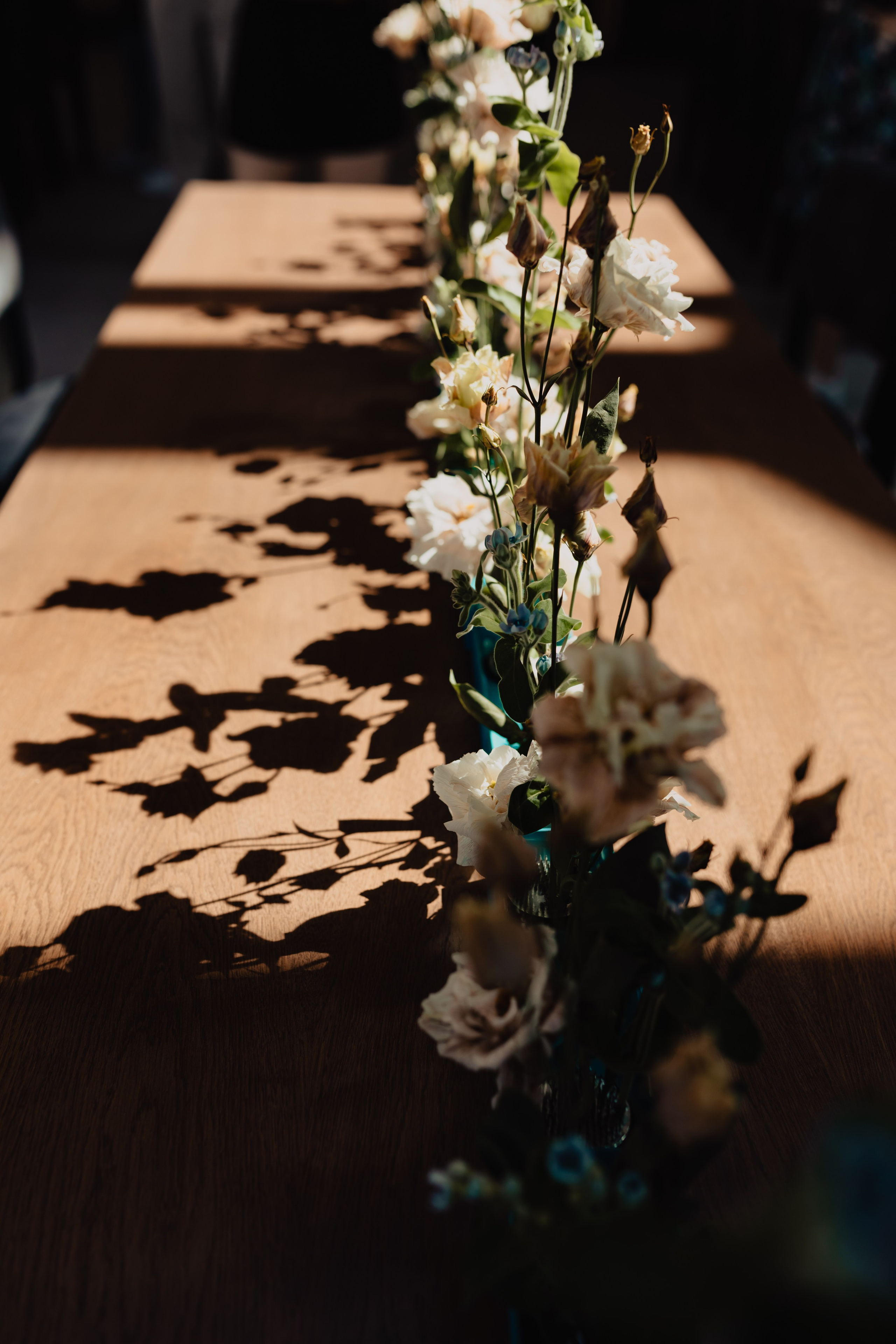 Flowers and stationary for your special day. Fotograf de nunta — documenting your love story with a touch of editorial — wedding photographer