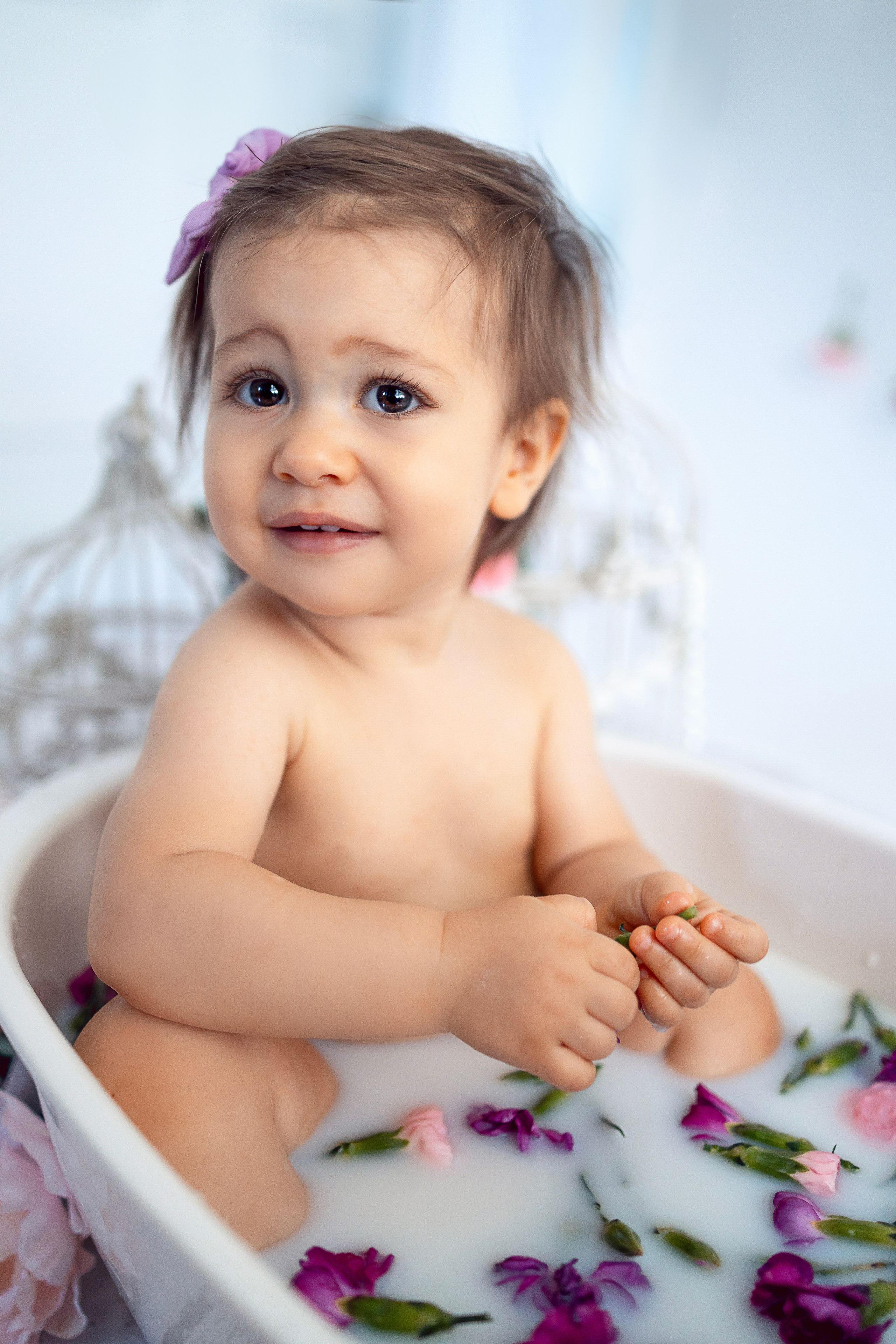 Milk bath. Anaeliseevaphoto.com
