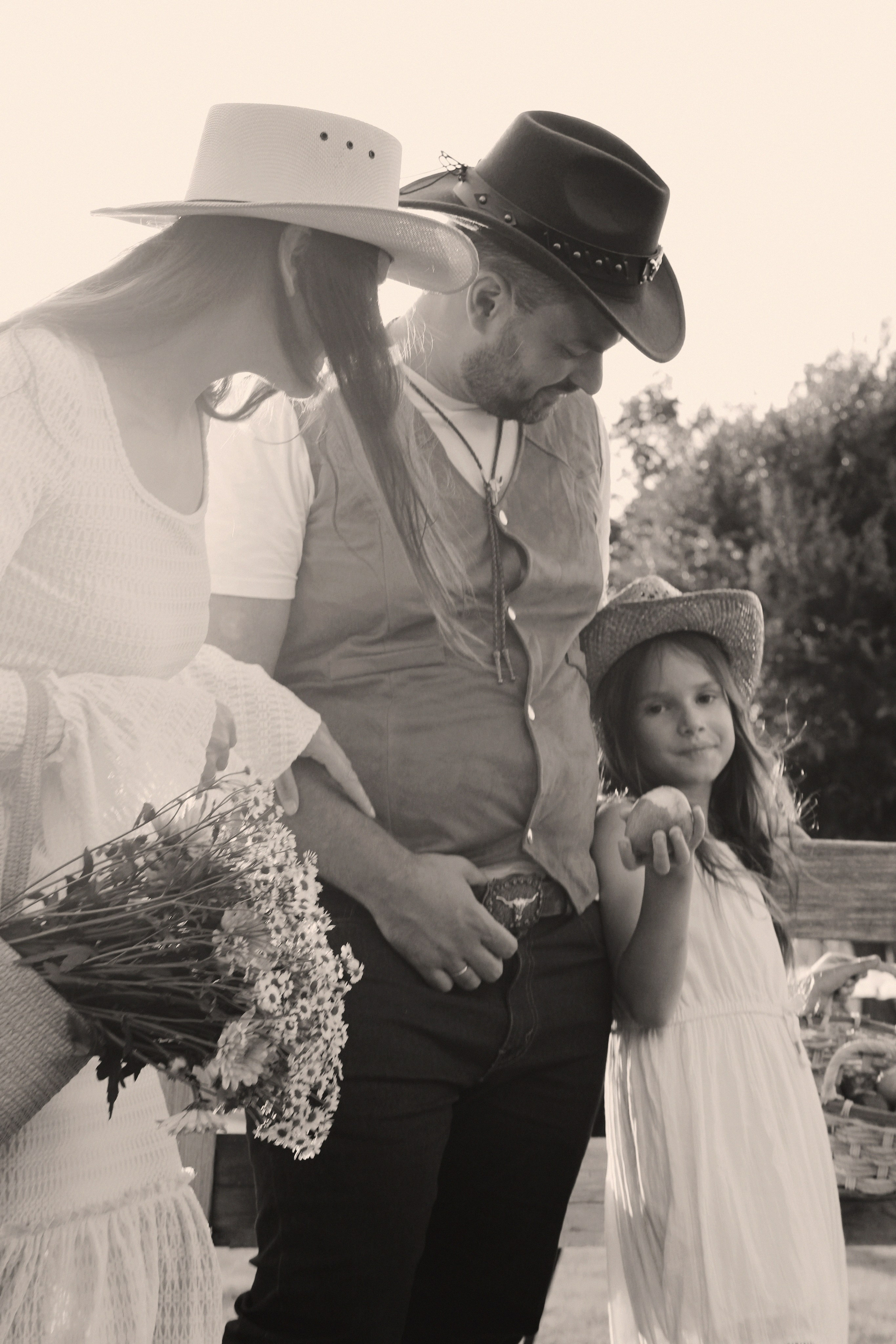 Texas Countryside Family Photoshoot in Cowboy Style. Lana Petrychenko — Portrait & Family Photographer. Valencia, Spain