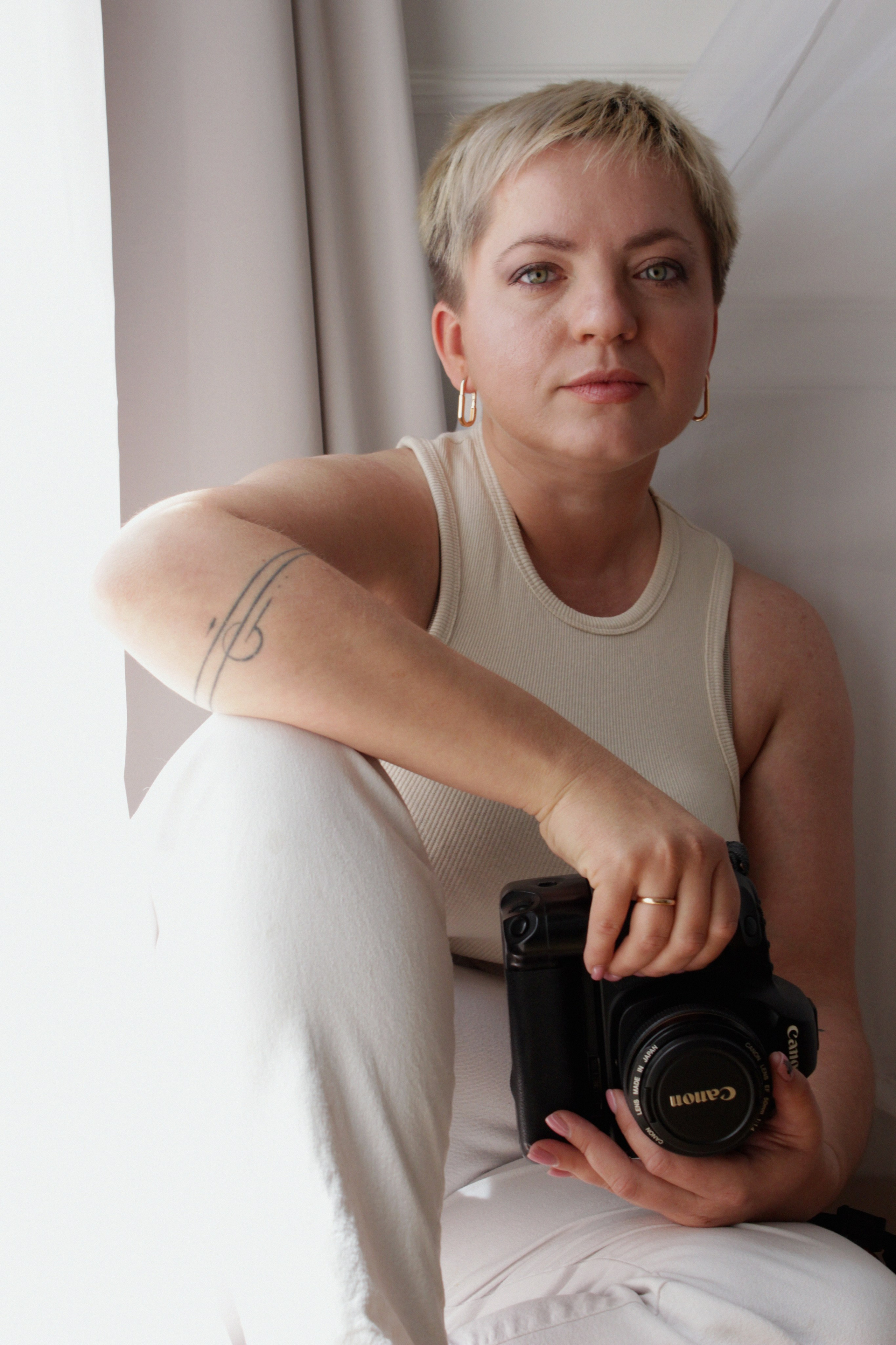 Studio Portrait and Lifestyle Photoshoot with Professional Lighting. Lana Petrychenko — Portrait & Family Photographer. Valencia, Spain