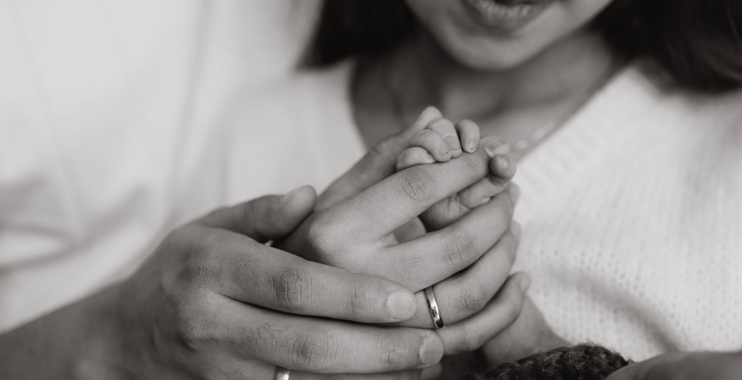 Tiny details. Фотограф родов, семей и новорожденных малышей в Дубае