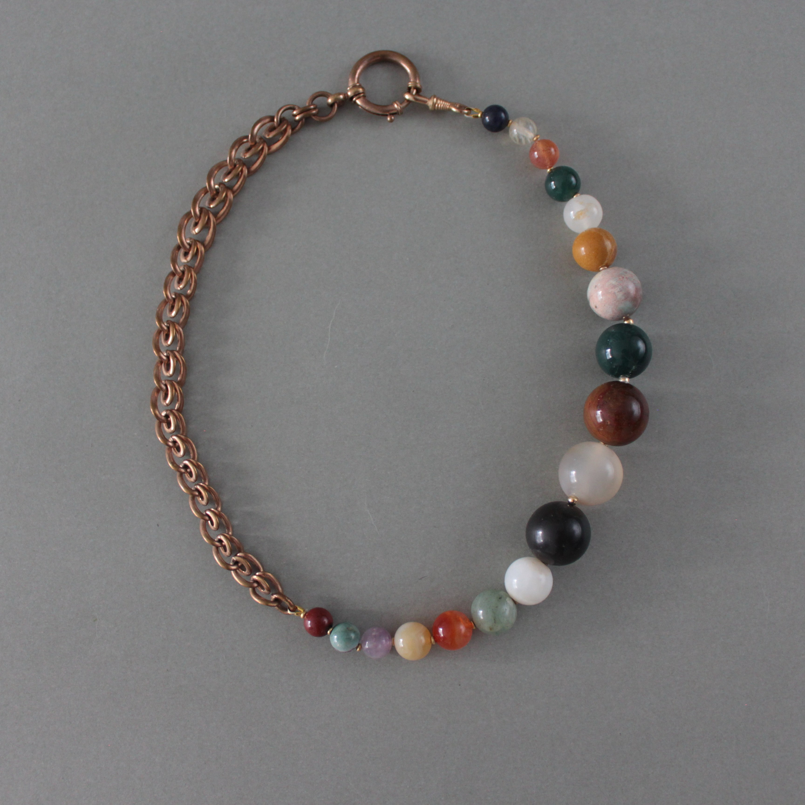 PalnetParade. Современнные и актикварные украшения в Барселоне, Москве и Санкт-Петербурге