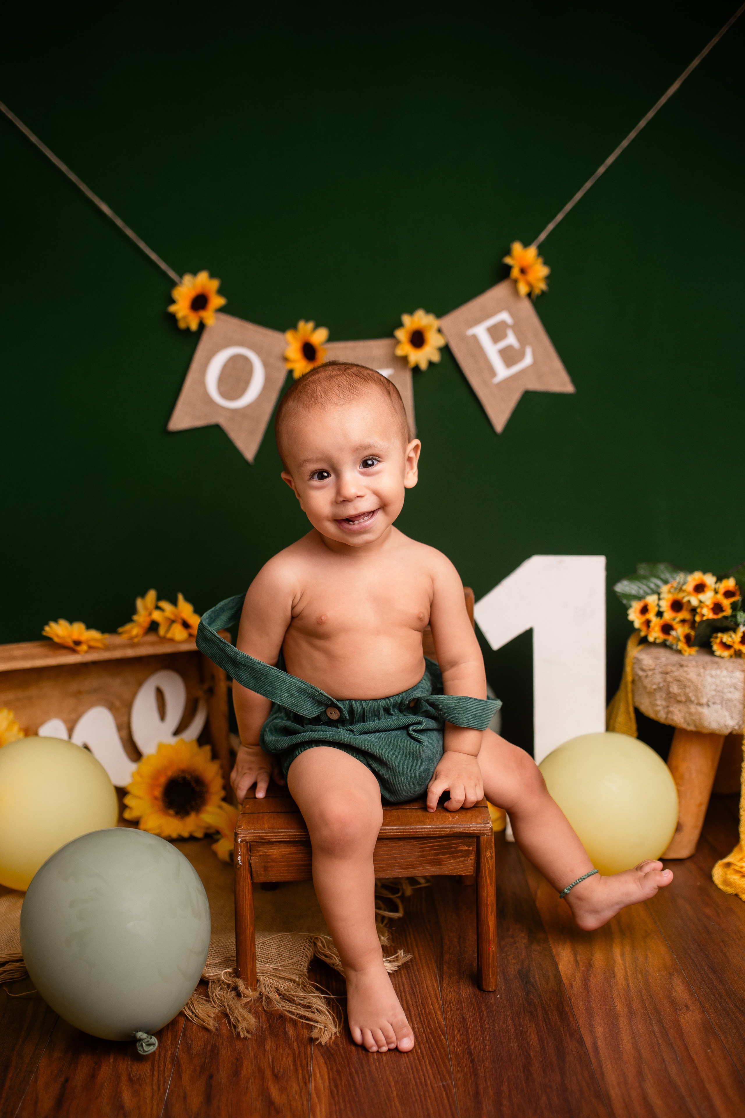 Cake Smash Photoshoot. WELCOME