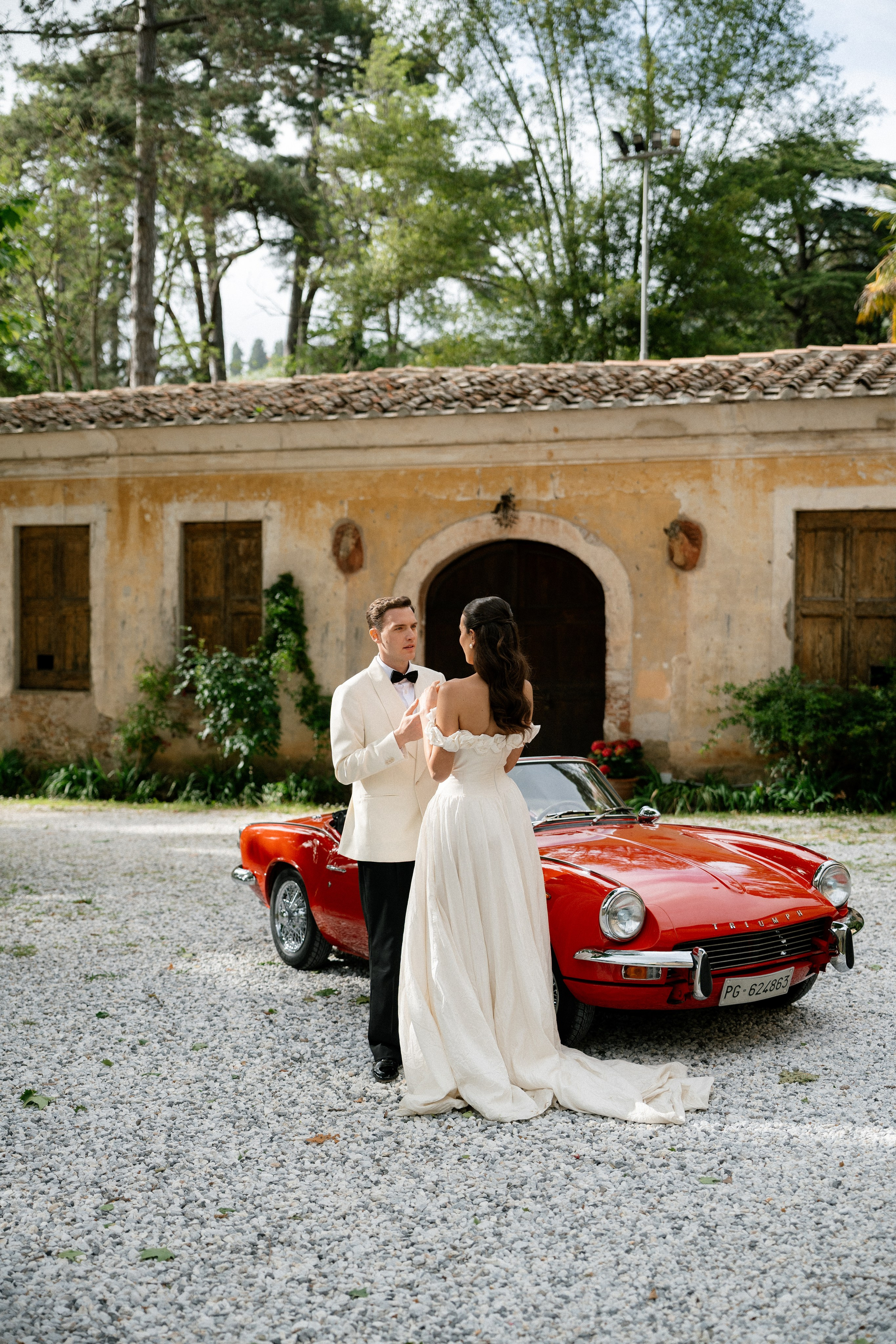 Destination wedding portfolio Europe elegant bride groom photography. Destination Wedding Photographer Alex Pasarelu