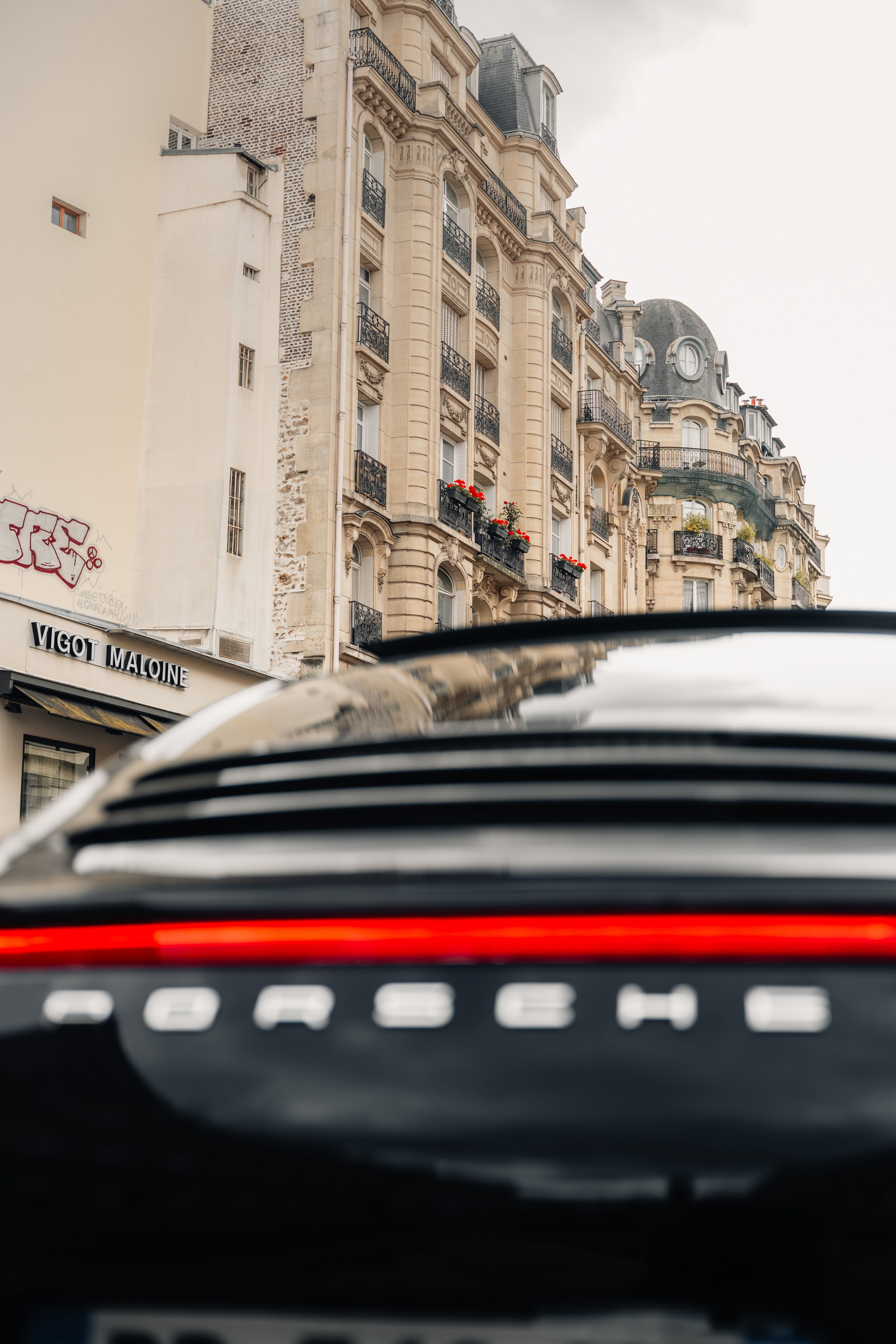 Porsche 991 Carrera 4. Photographer in Paris — Vitalii Motruk