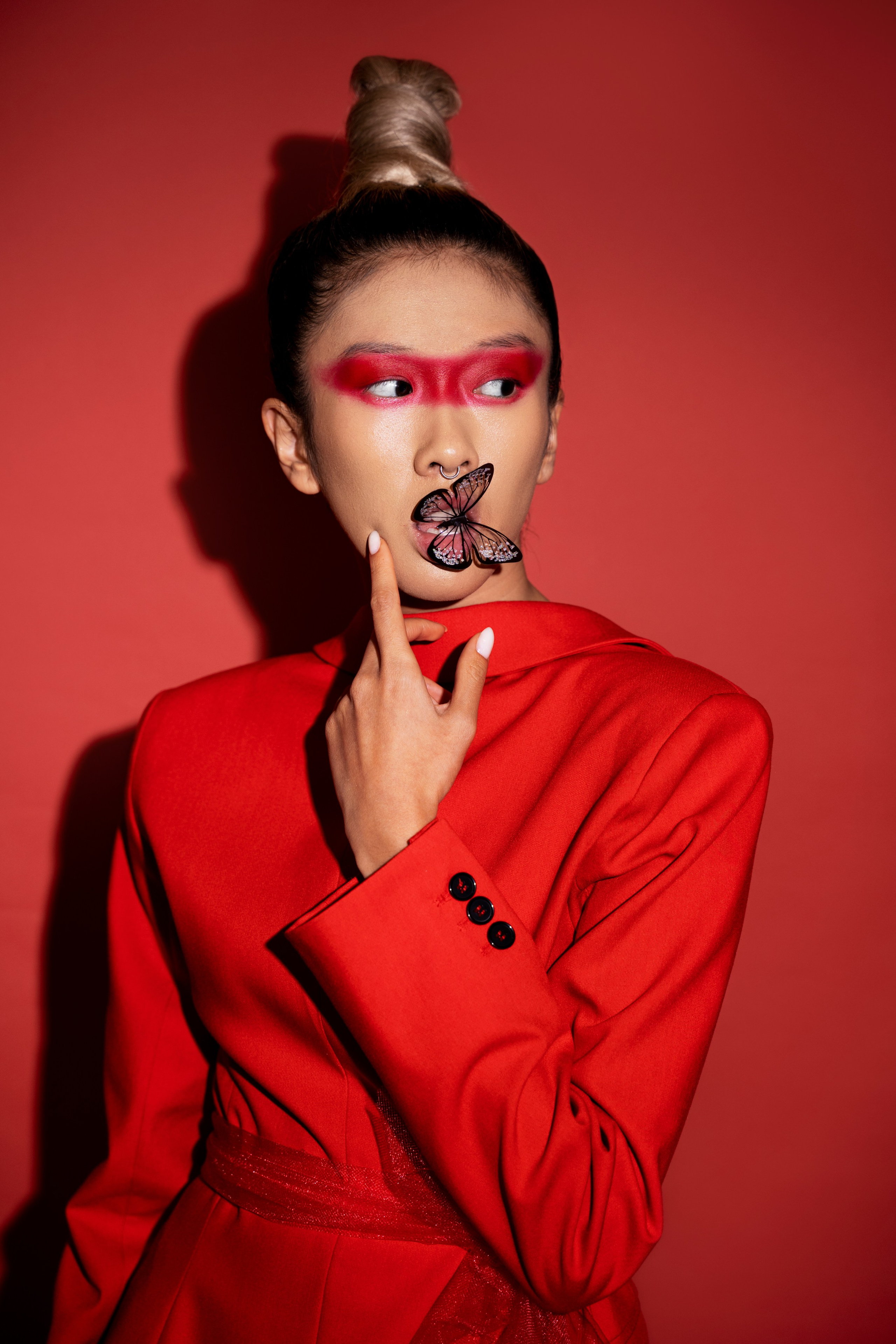 Artistic portrait session “Red Mood”. Alice Bell — Wedding photographer in New York