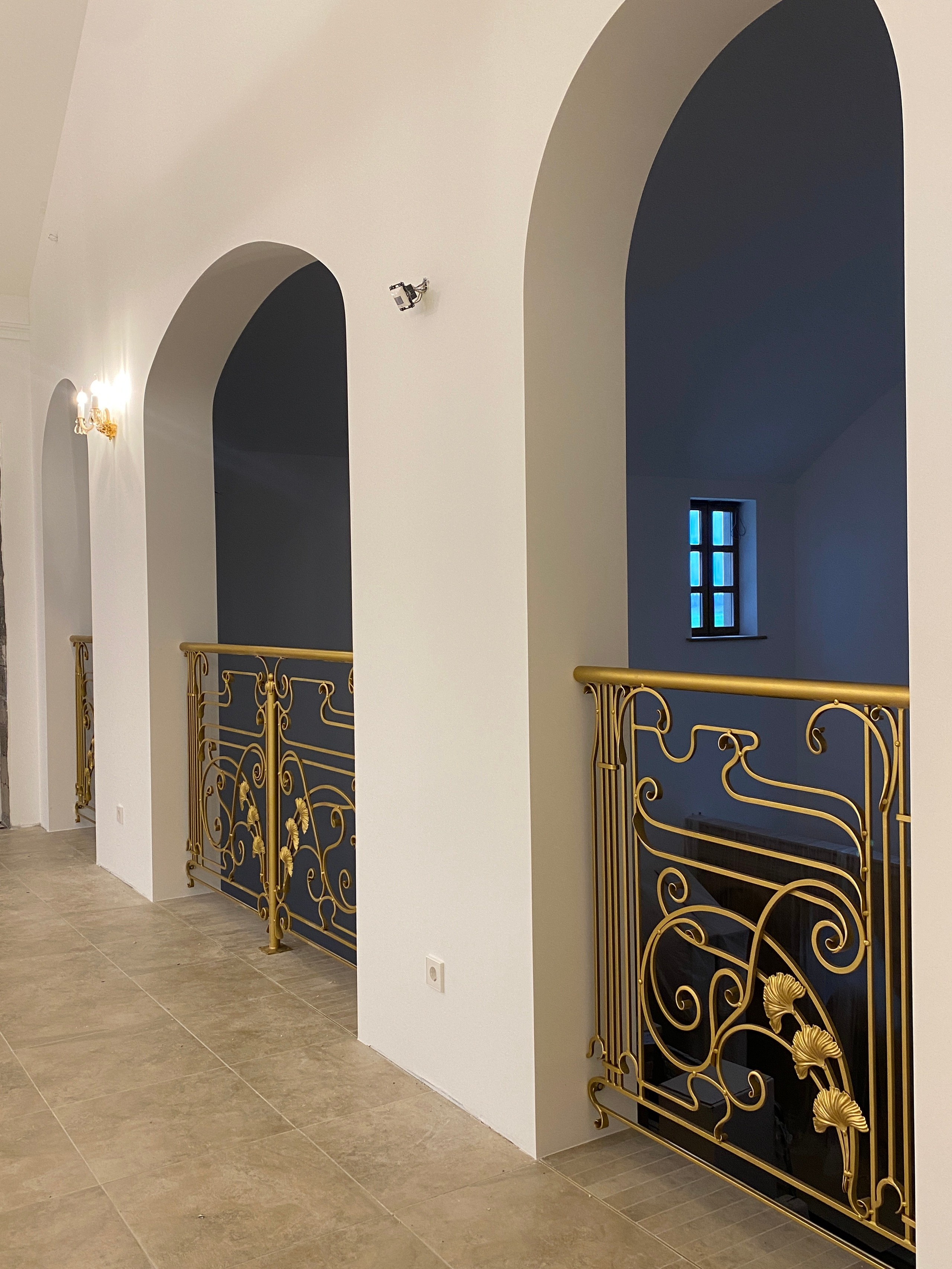 Врата и ограждения в домовом храме в честь Святой Живоначальной Троицы Епархиального дома Слуцко-Солигорской епархии имени Митрополита Филарета (Вахромеева), первого Патриаршего Экзарха всея Беларуси в городе Слуцк Минской области Беларуси. 2023. Сталь, худож. ковка, лазерная резка, сварка.