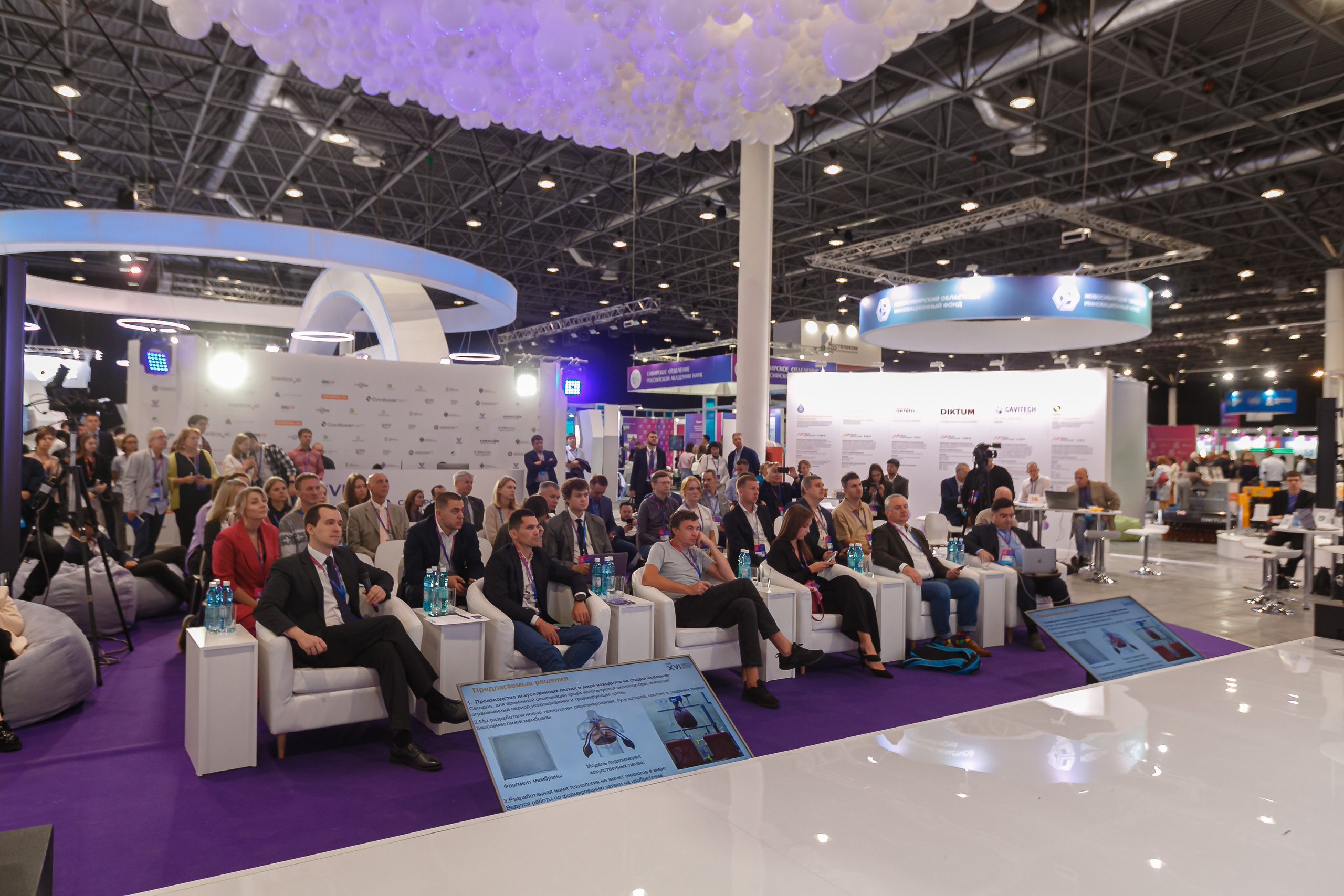 Foro Internacional de Desarrollo Tecnológico. Fotógrafo de retrato, familia y reportajes en Valencia | España | Europa Vitalii Lumier