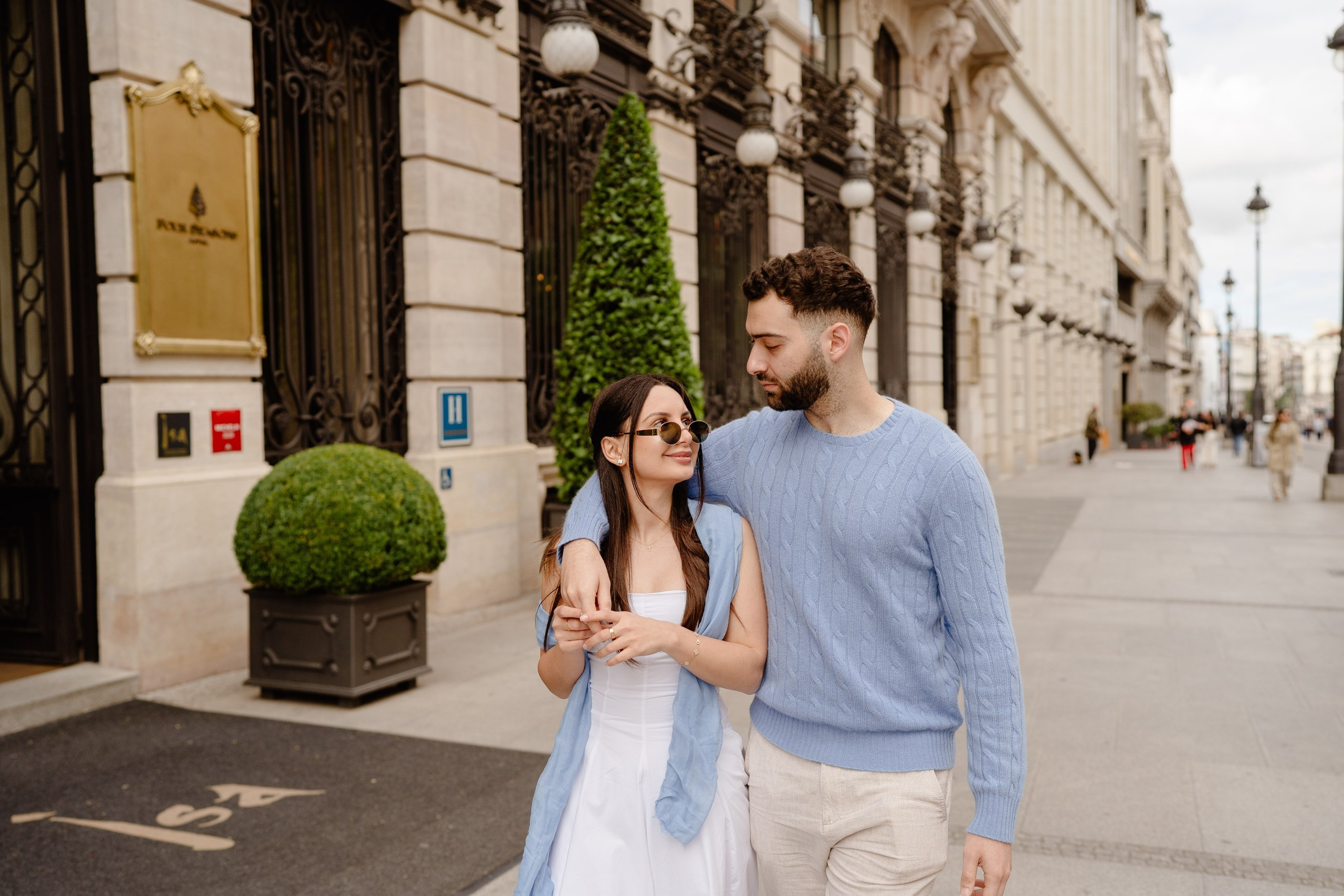 Stylish couple photoshoot in Madrid