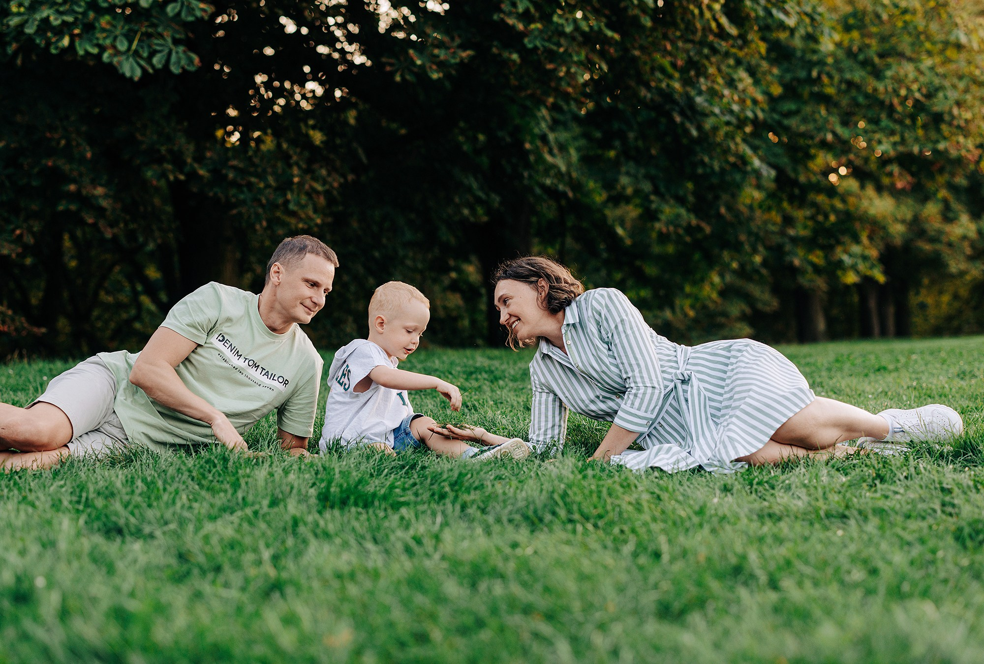Таня, Андрей и Паша на прогулке. Семейный и свадебный фотограф в Праге Наталья Федори
