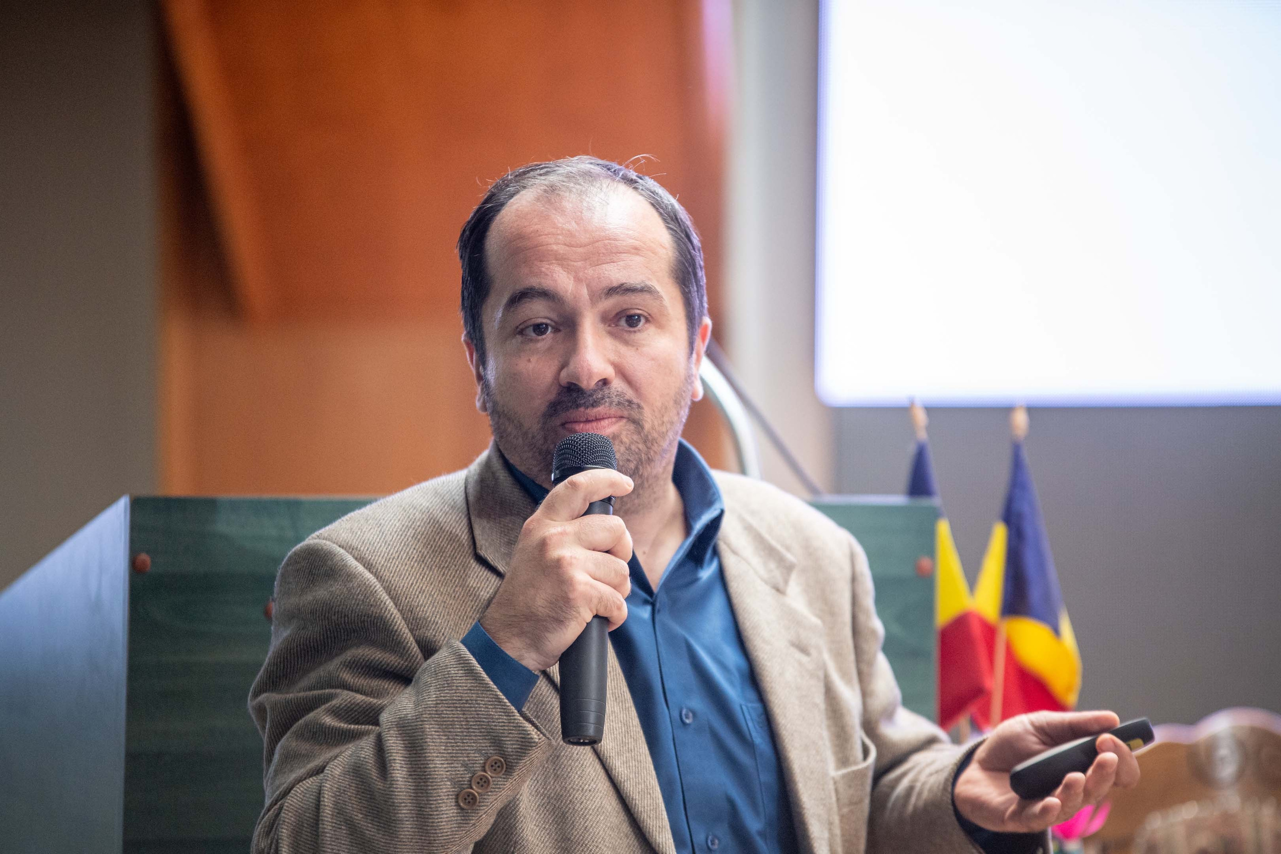 Fotografia la conferinta Cajal. Mugurel anghel
