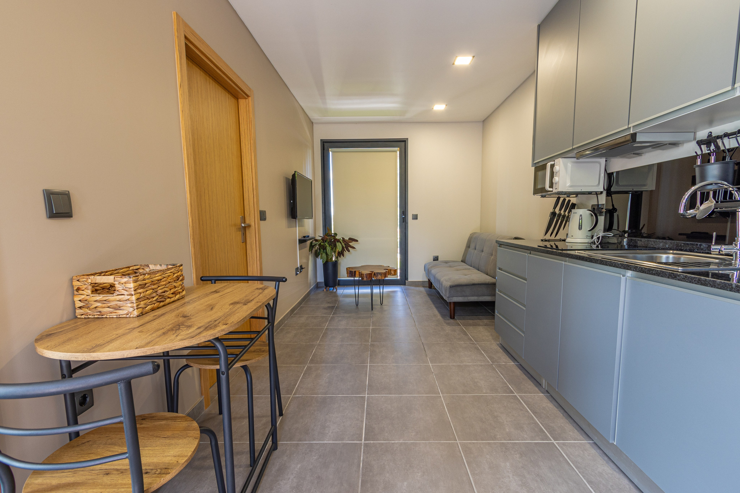 PEDRA AGUDA SPA. ESTUDIO DOZE