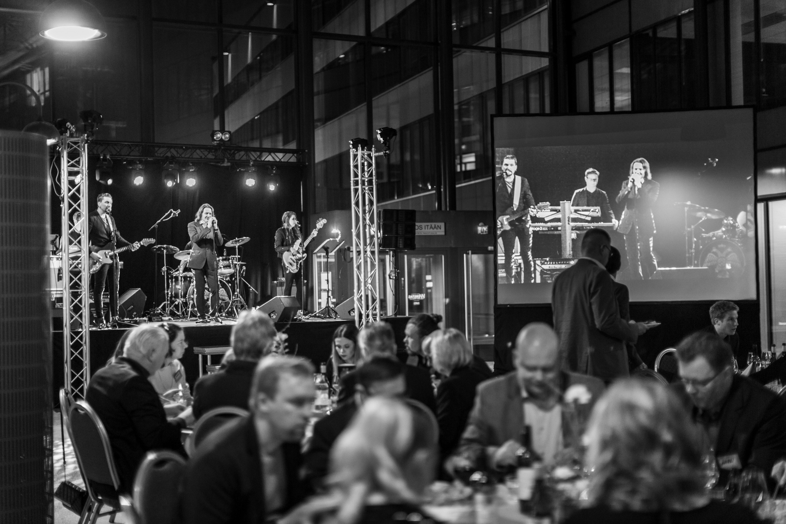 Tapahtumakuvaus yrityksille. Valokuvaaja Lahti, Helsinki Elena Salonen