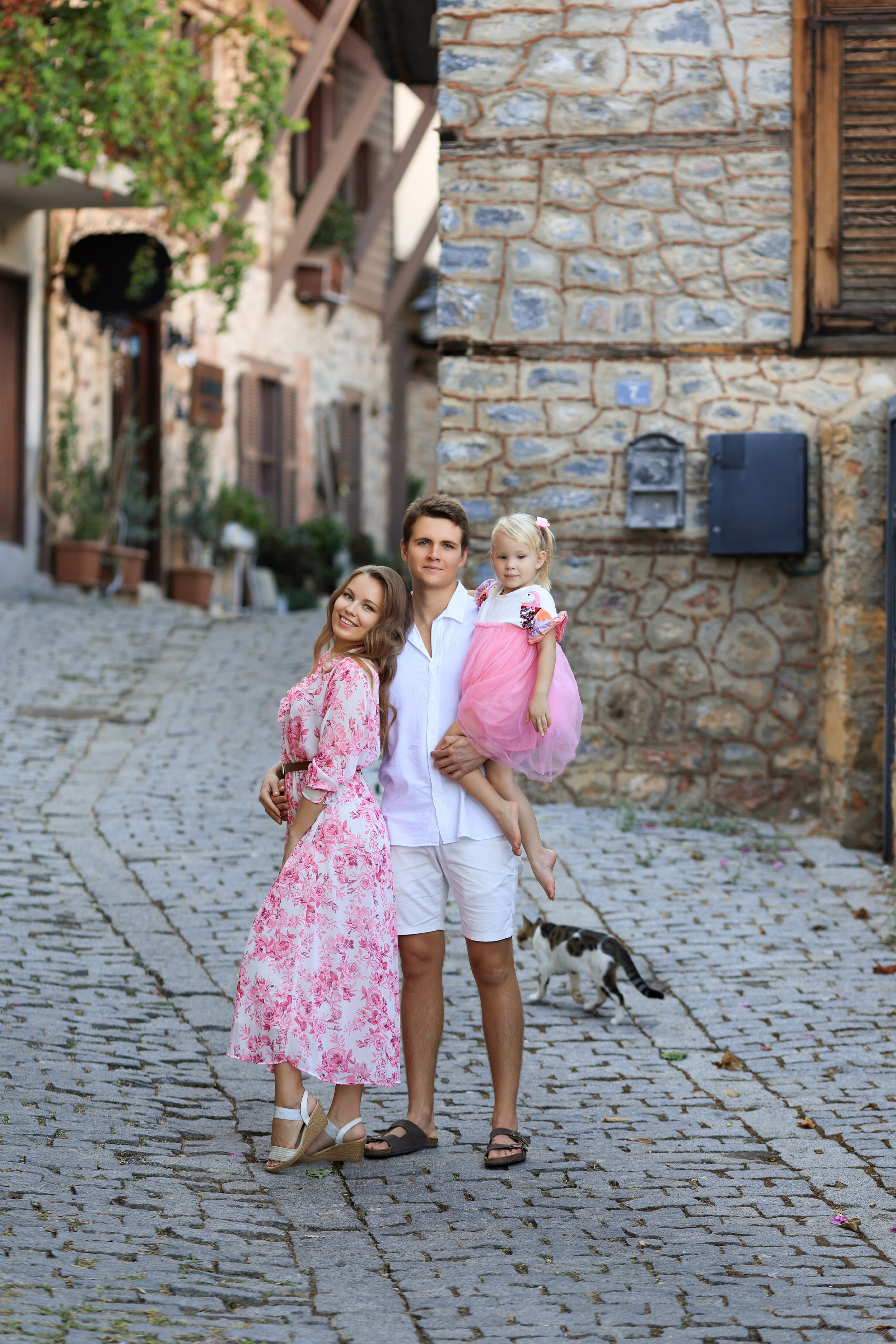 Family Walk in Alanya Old City | Colourful Streets Photoshoot. Professional Photographer in Alanya, Side, Belek, Antalya. Turkiye