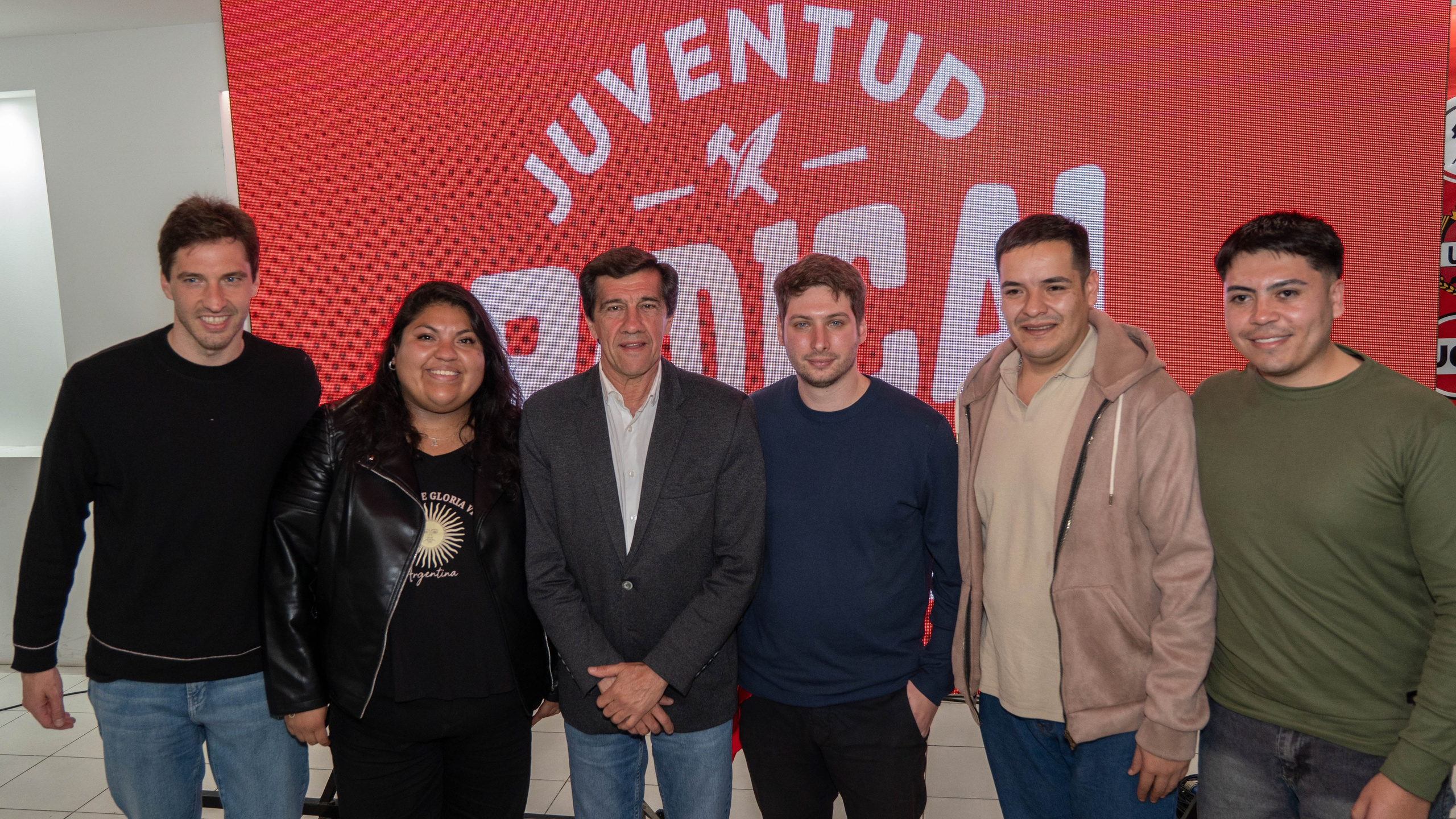 Asunción de autoridades de la Juventud Radical. Cuarta Pared