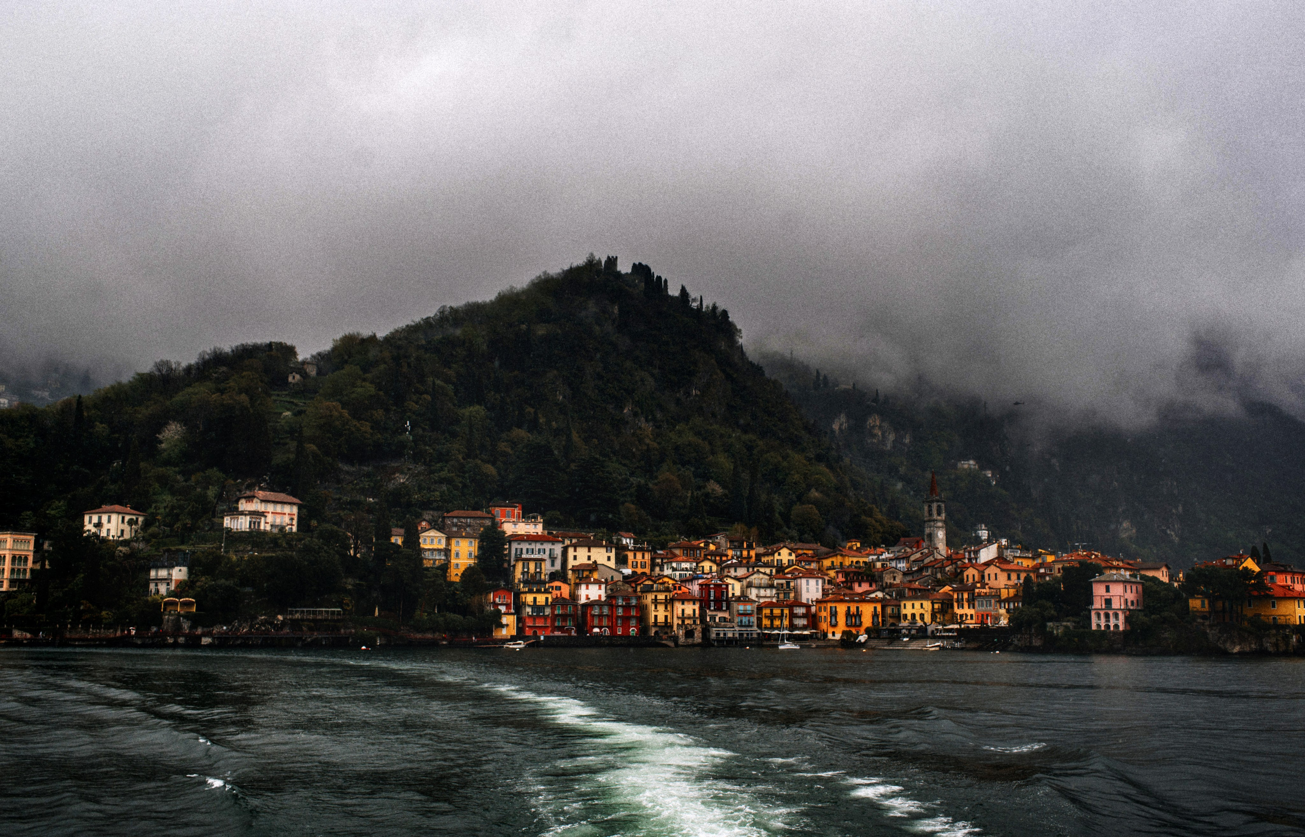 Como Evghenii. Wedding photographer from Moldova Alexey Chipchiu