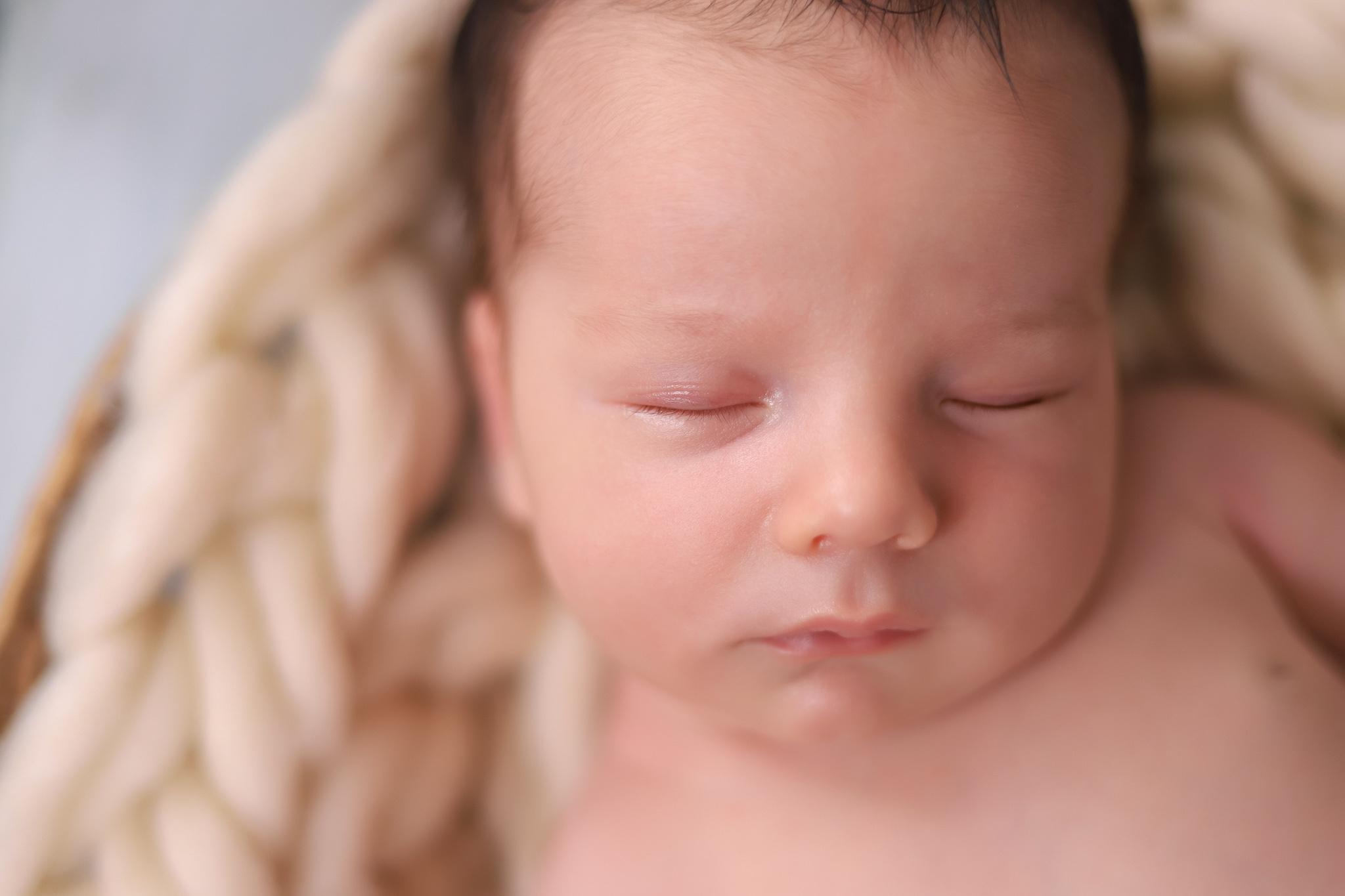 Neugeborenes-Fotoshooting. Fotograf in Freiburg, Meerim Kaufmann