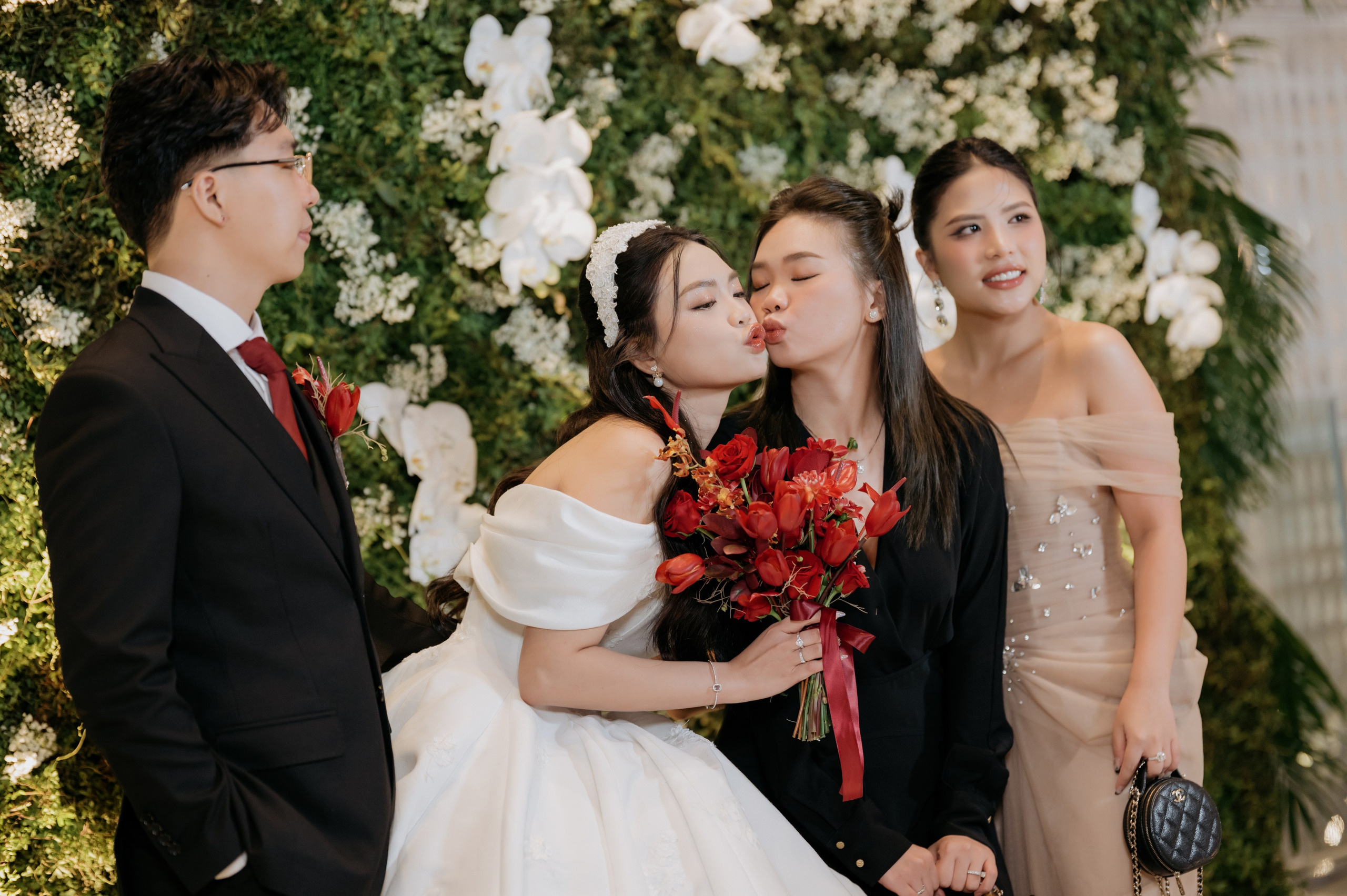 DAT & TU / Wedding Party. Saigon Wedding Present | Art Beyond Moments
