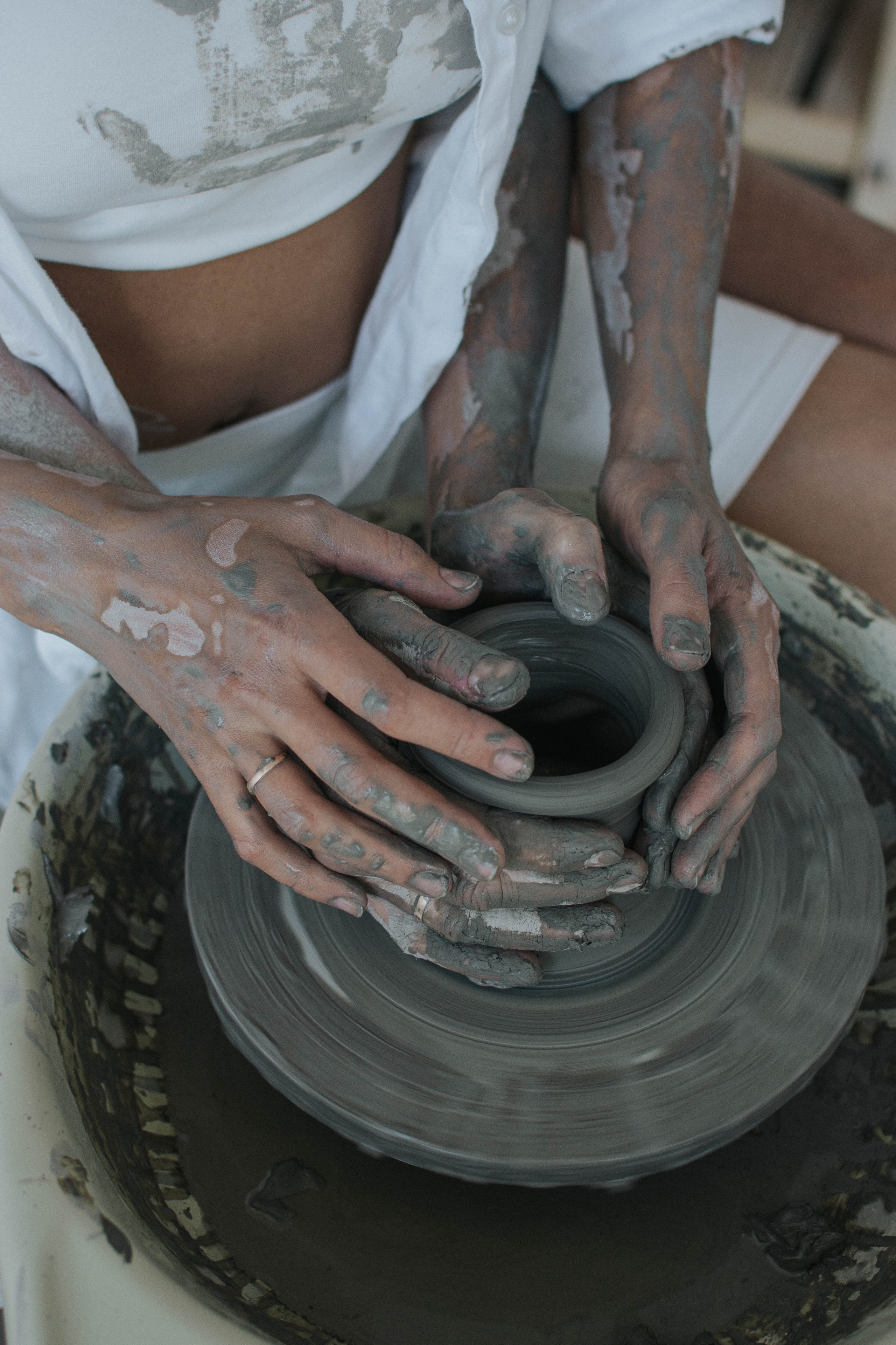 Family pottery shoot. Buenos Aires. Photographer @elmirkami in the city of Buenos Aires