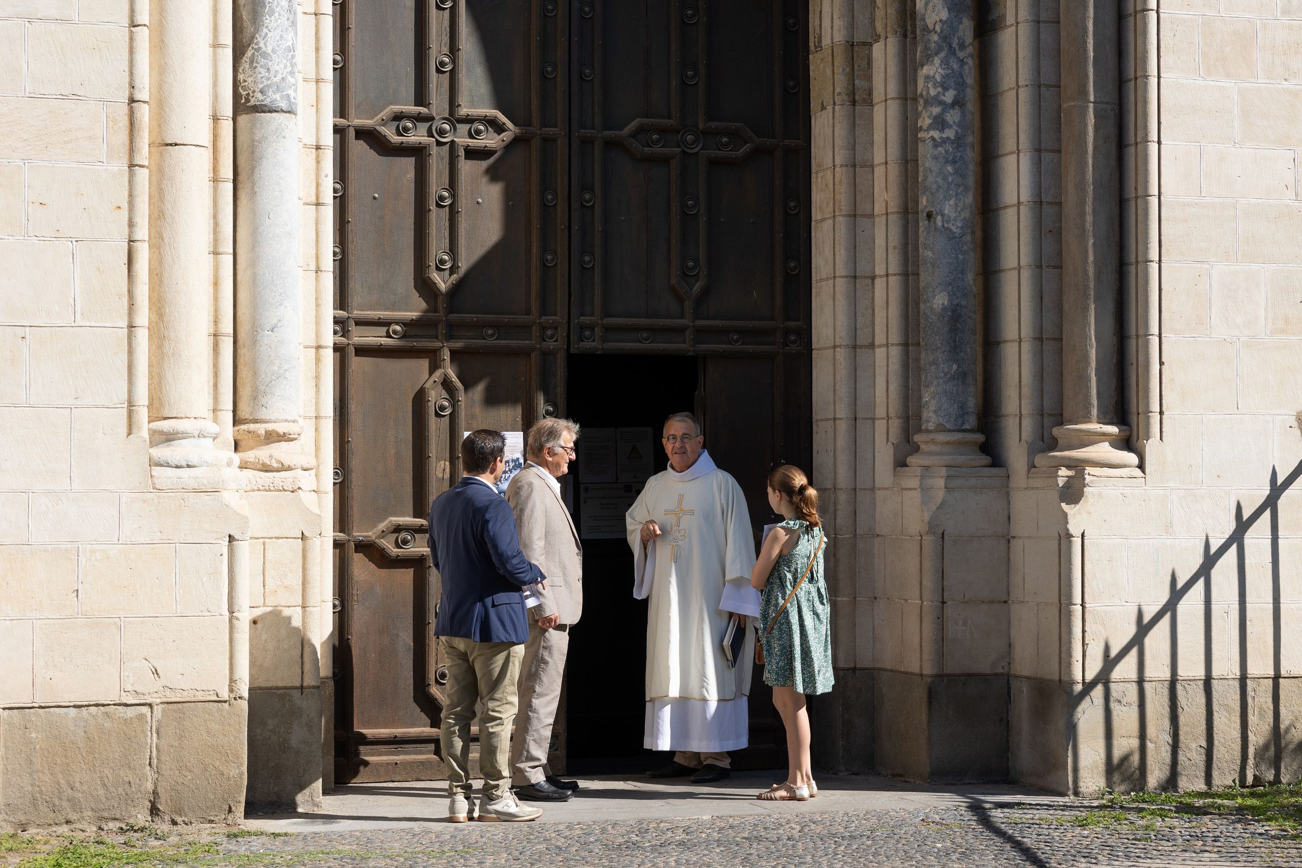 The Baptism of Diana in the Church of Saint-Sernin in Toulouse. Eugénie Smirnova — Photographe à Toulouse et dans le Sud-Ouest