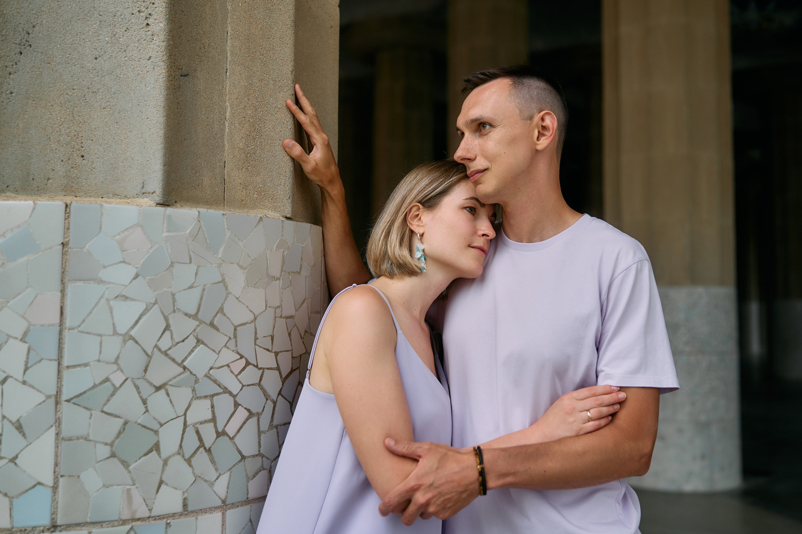 Description of the Park Güell location for a  love-story or individual photo shoot in Barcelona, examples of photos taken at this photo spot. POSTCARD.BCN Photographer Kate in Barcelona. Love-story, family or individual photo shoots