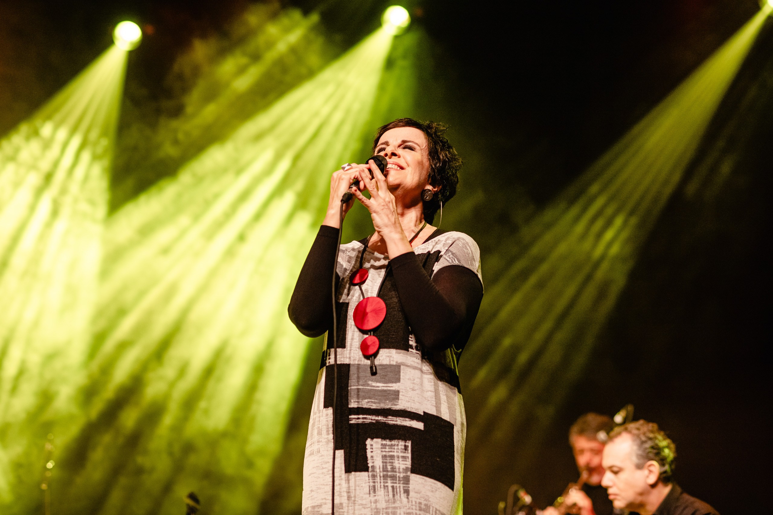 Show da cantora Leila Pinheira no Teatro Municipal de Itajaí