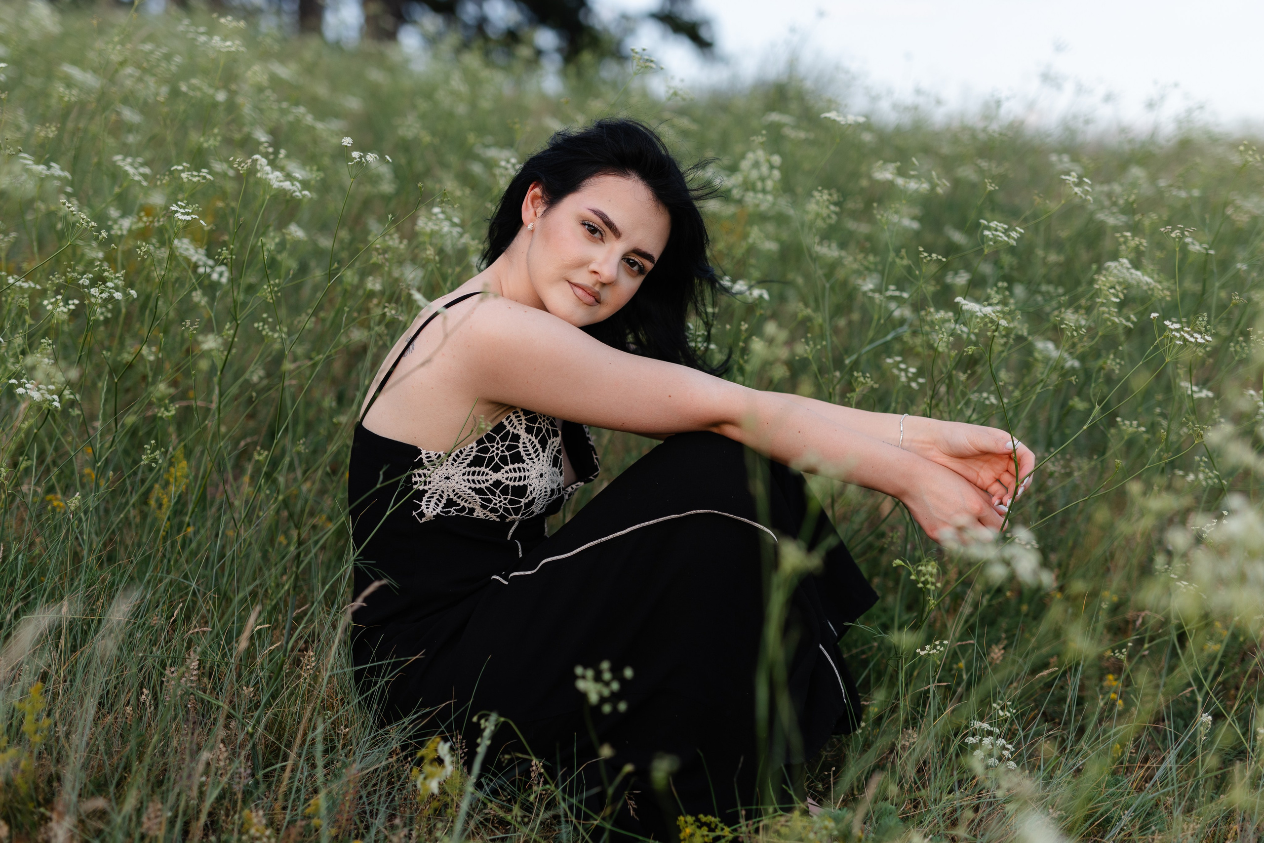 Laura — Portrait. Main