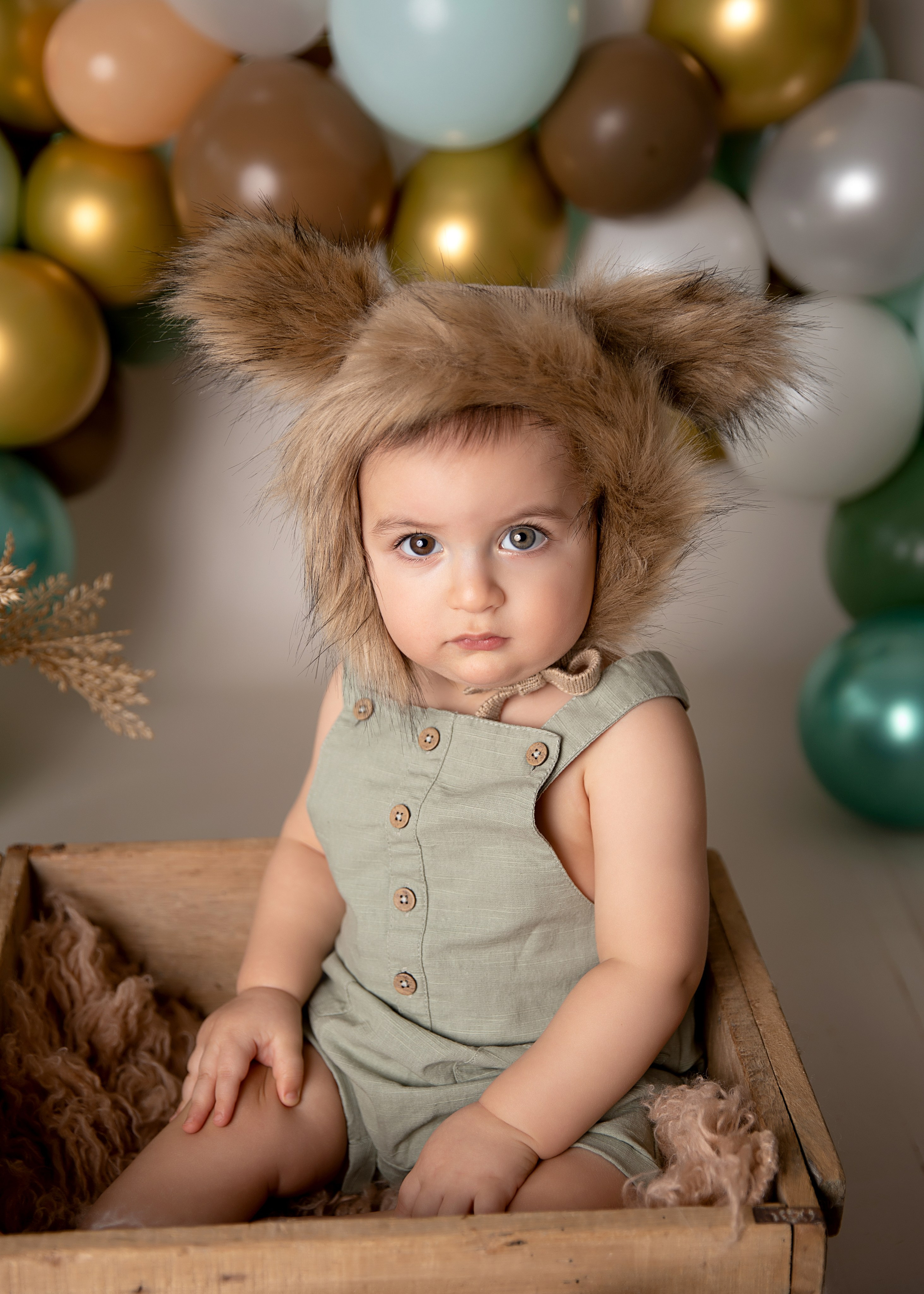 Fira ettårsdagen med en fotografisk fest, där vi fångar ditt barns glädje och de speciella stunderna på deras första födelsedag.