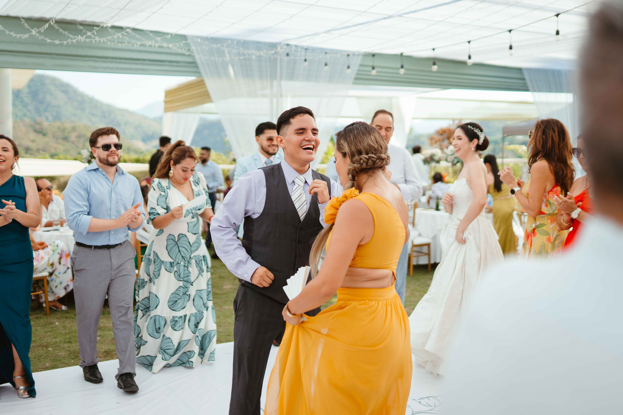 Karina y Daniel. Fotógrafo de bodas en Loja Ecuador | Piero Alvarez PH