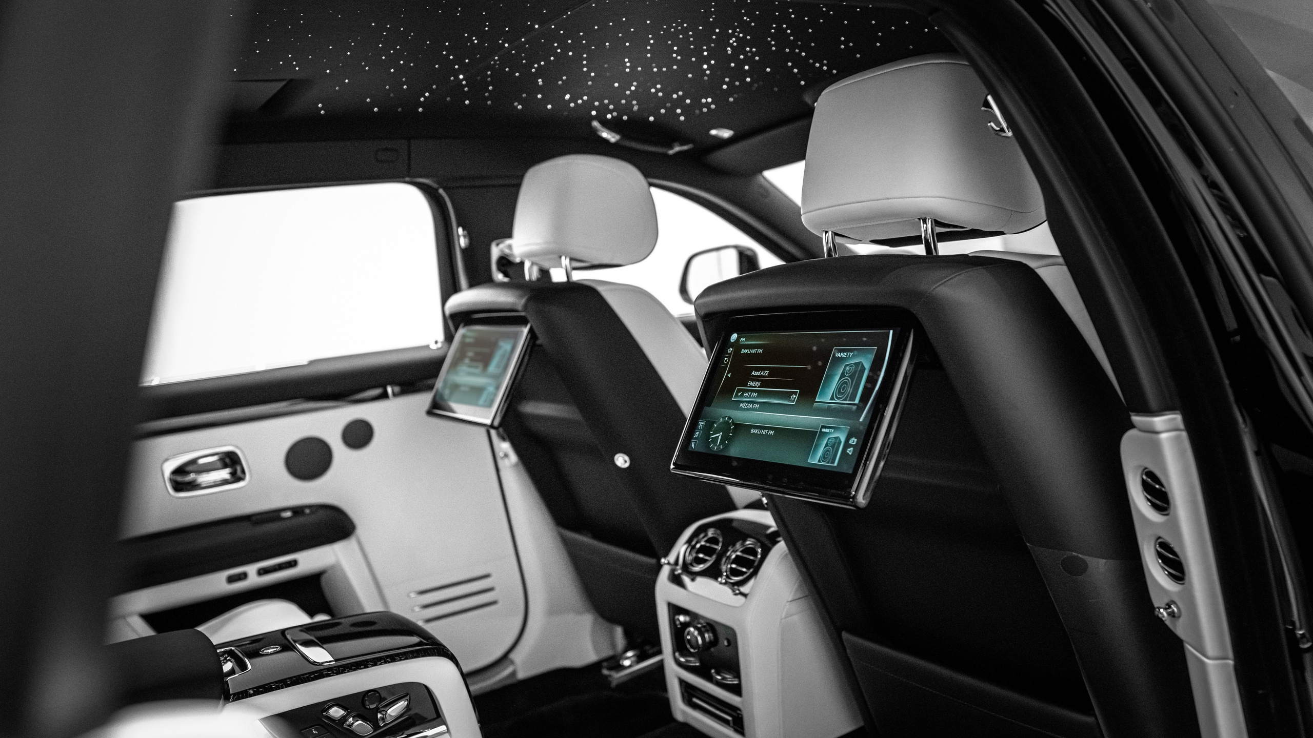 ROLLS-ROYCE. WORLDWIDE COMMERCIAL AUTOMOTIVE PHOTOGRAPHER