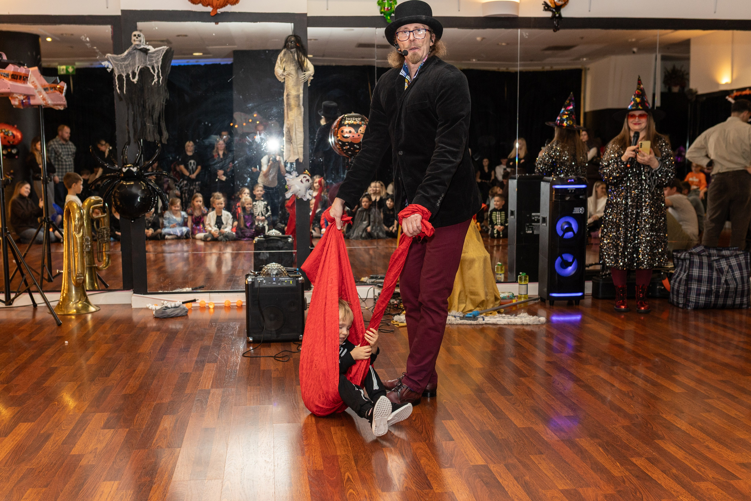 Leo dance studio Helloween 2025. Семейный и детский фотограф в Варшаве Мила Бобровская